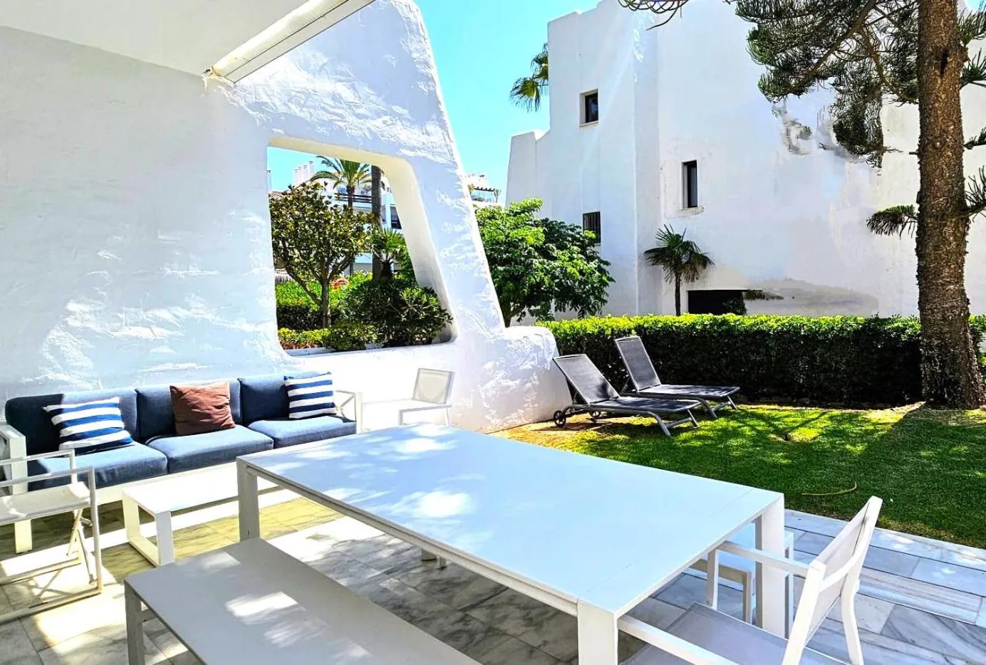 Garden in Coral Beach Aparthotel