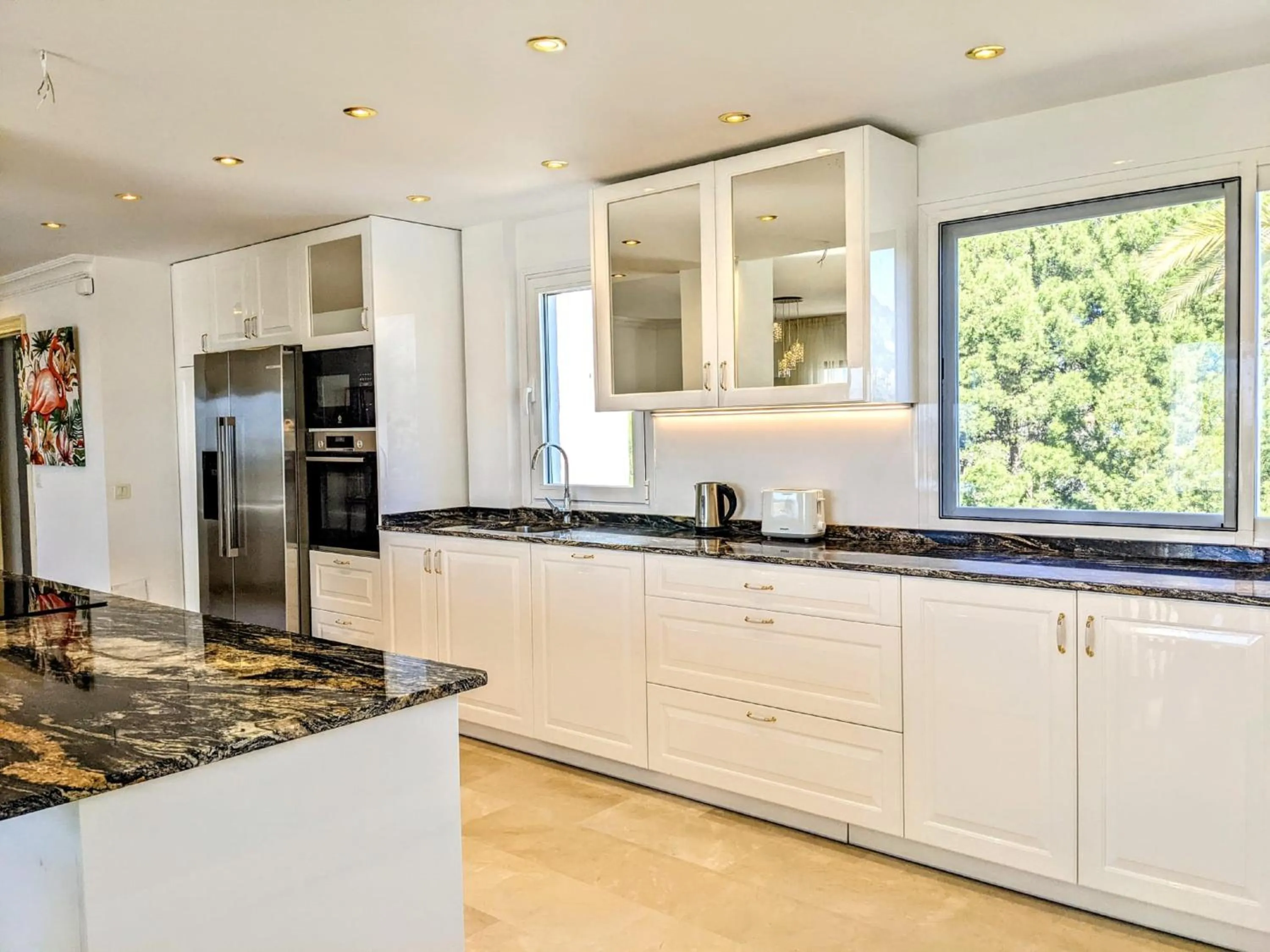 Kitchen or kitchenette in Coral Beach Aparthotel