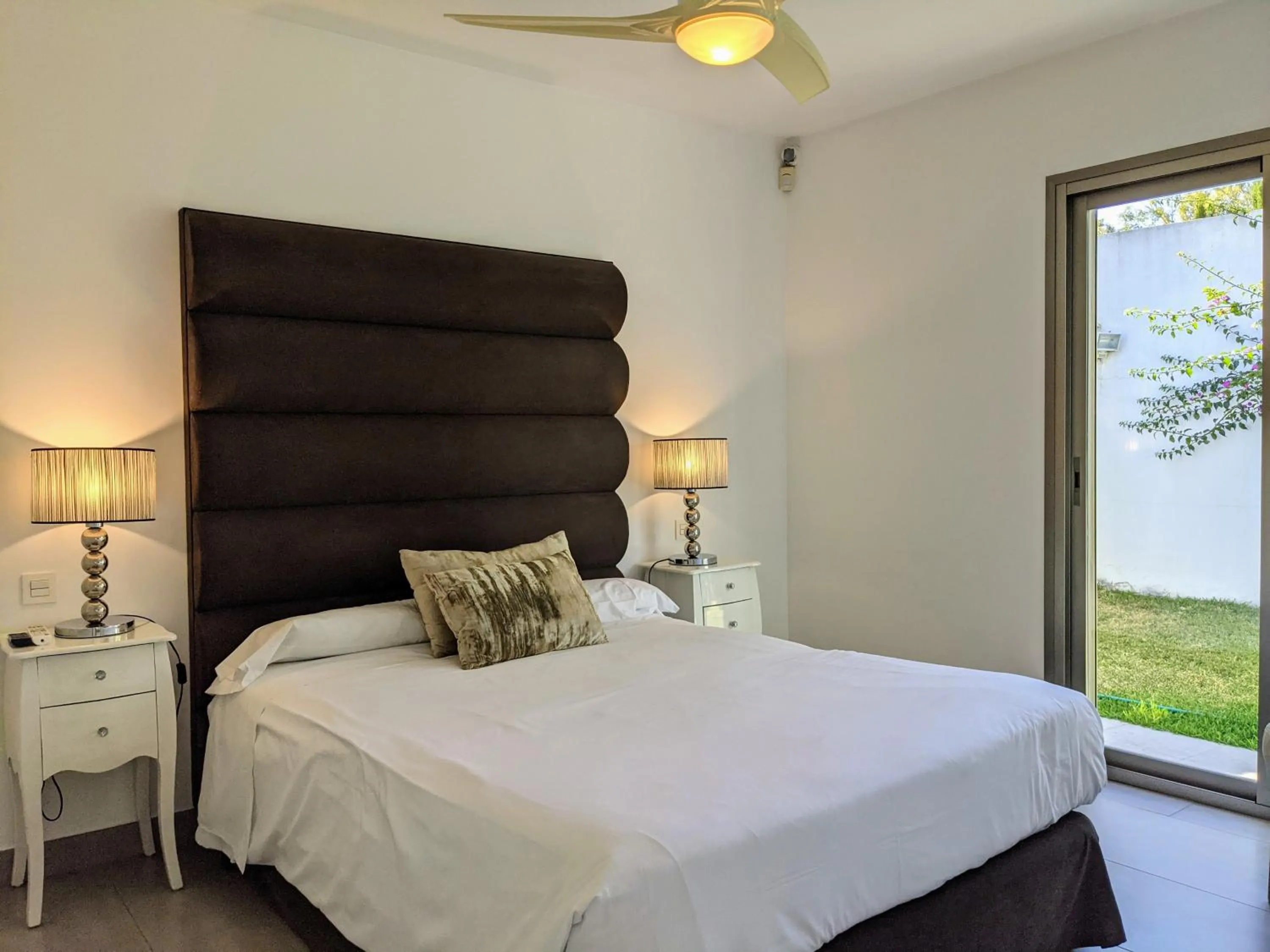 Bedroom, Bed in Coral Beach Aparthotel