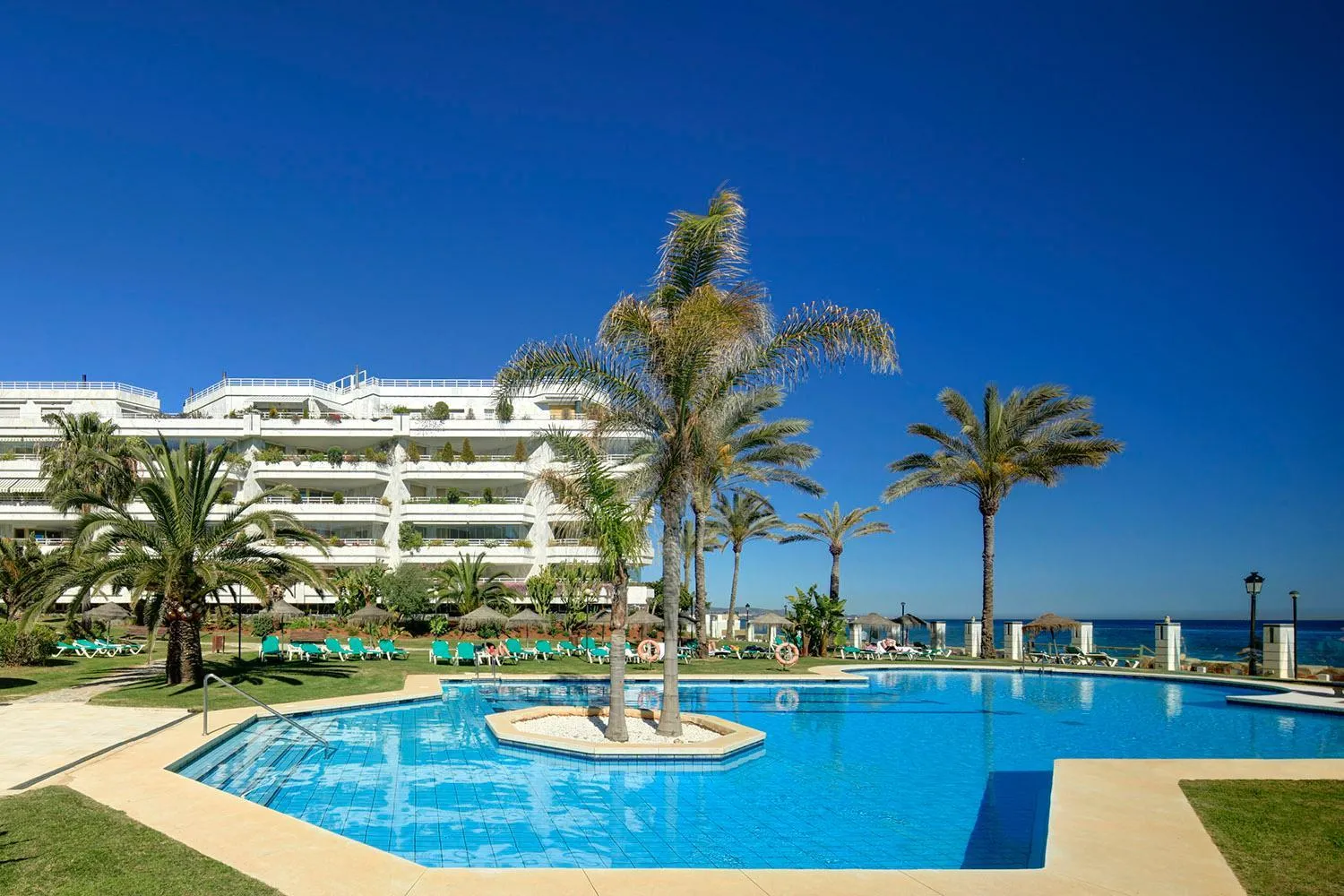Swimming pool in Coral Beach Aparthotel
