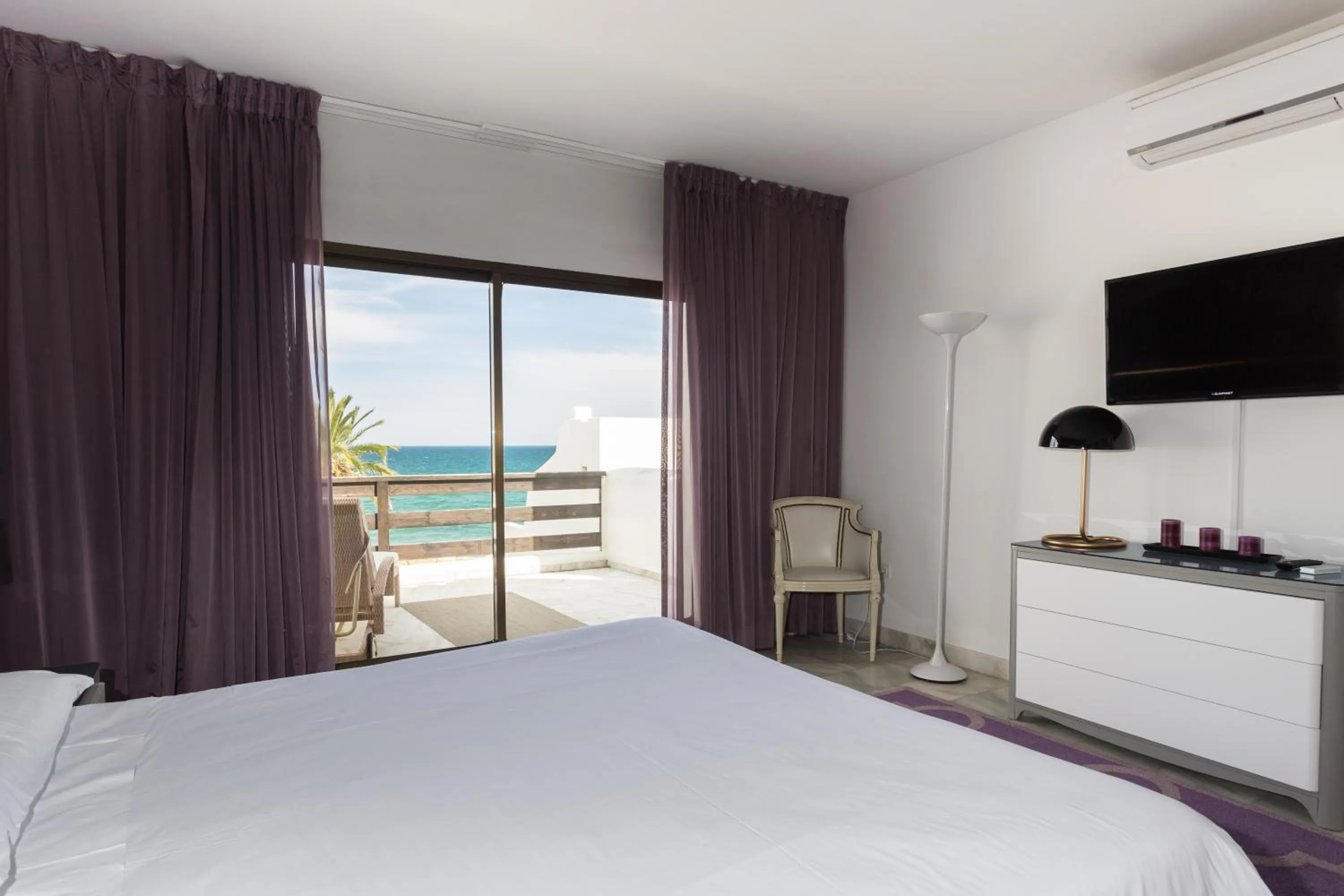 Bedroom, Bed in Coral Beach Aparthotel