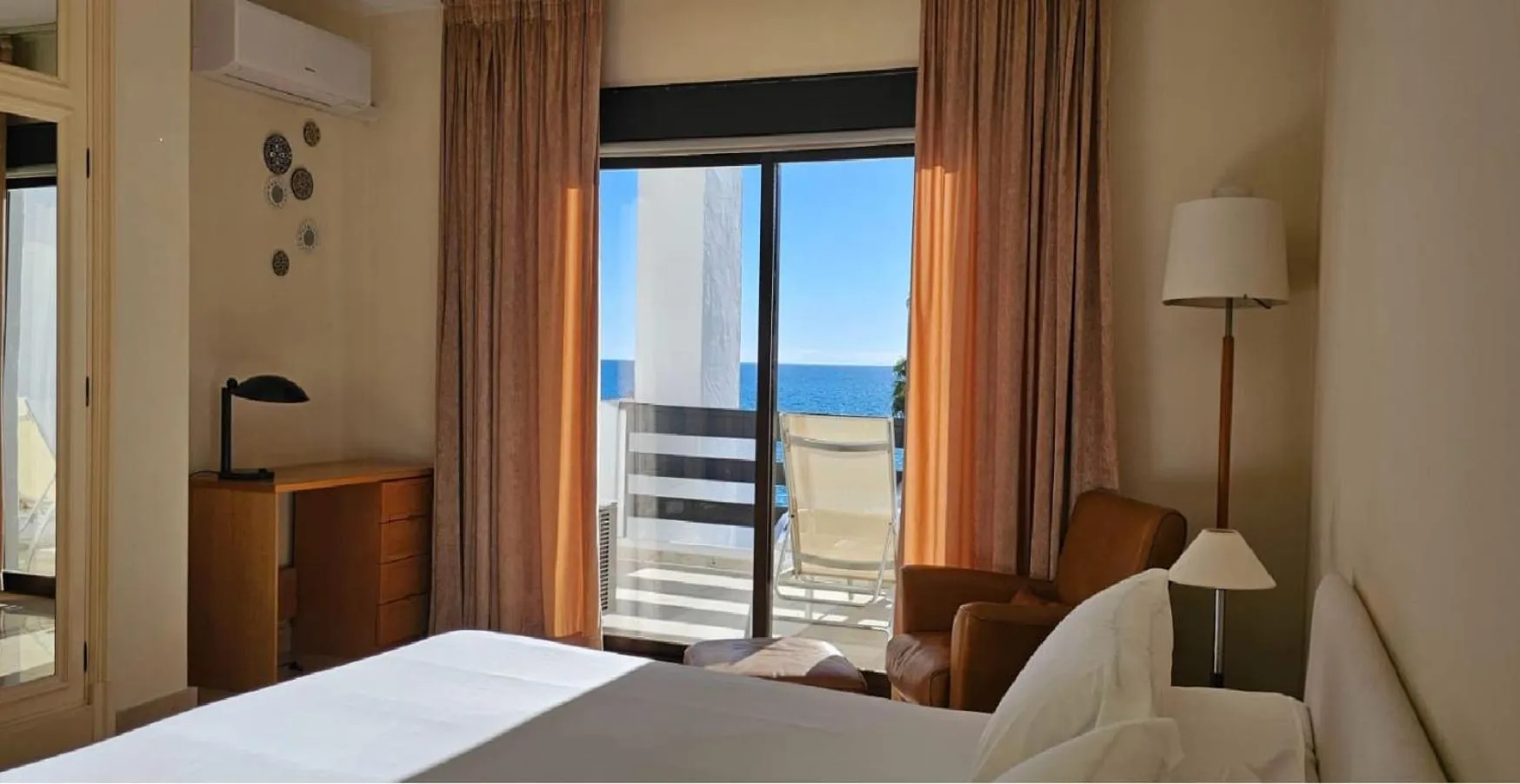 Bed in Coral Beach Aparthotel