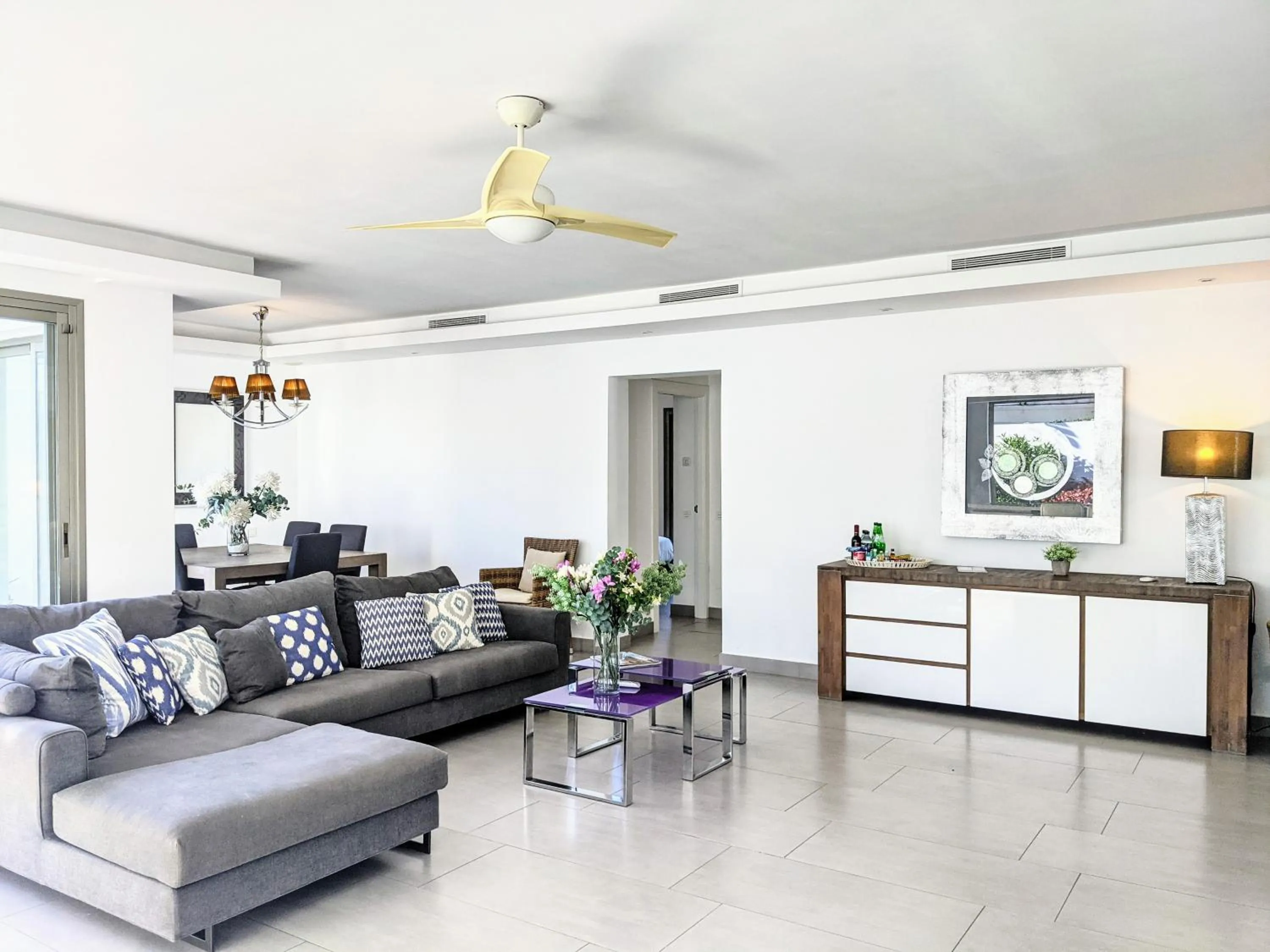 Living room in Coral Beach Aparthotel