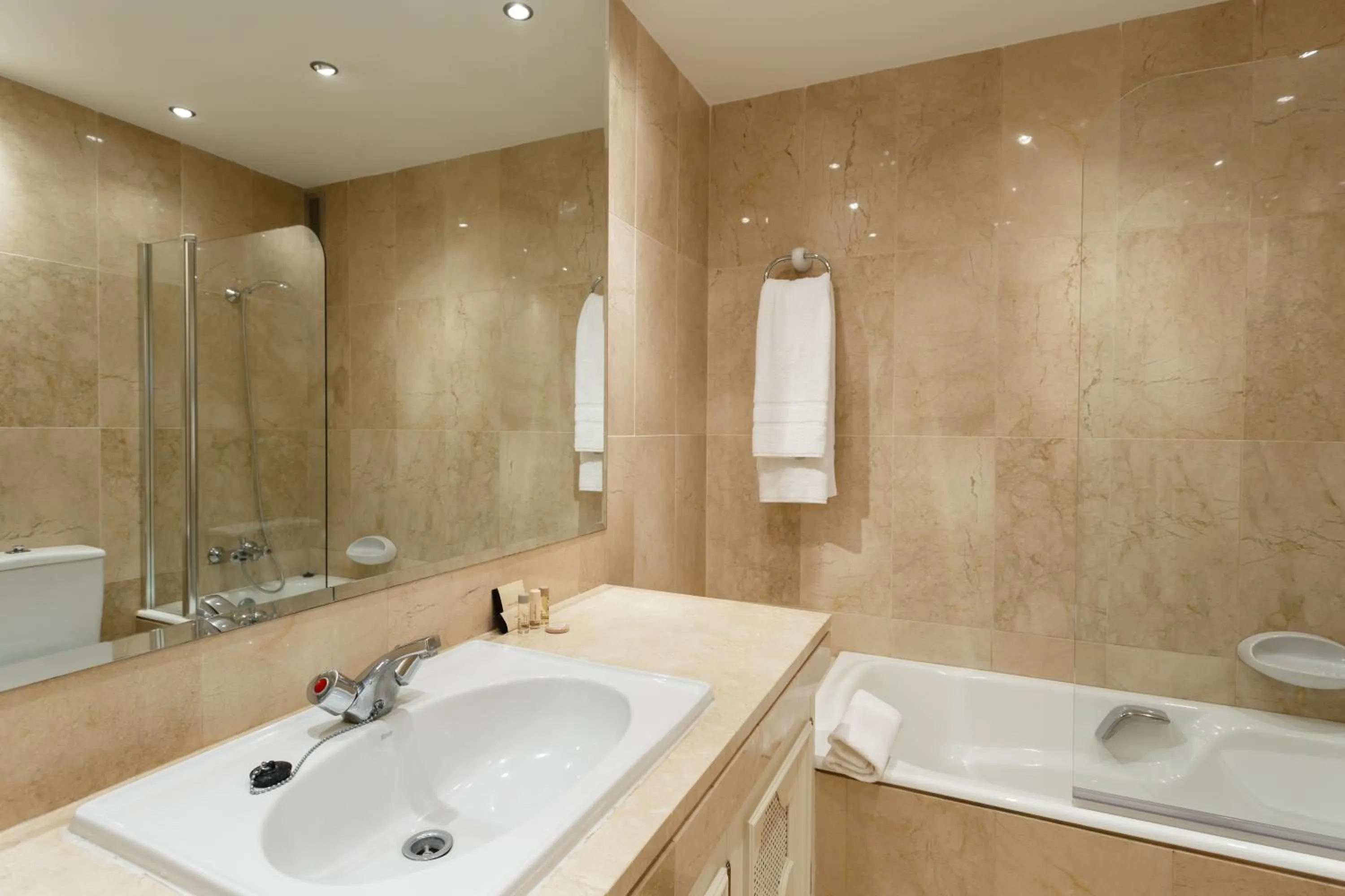 Bathroom in Coral Beach Aparthotel