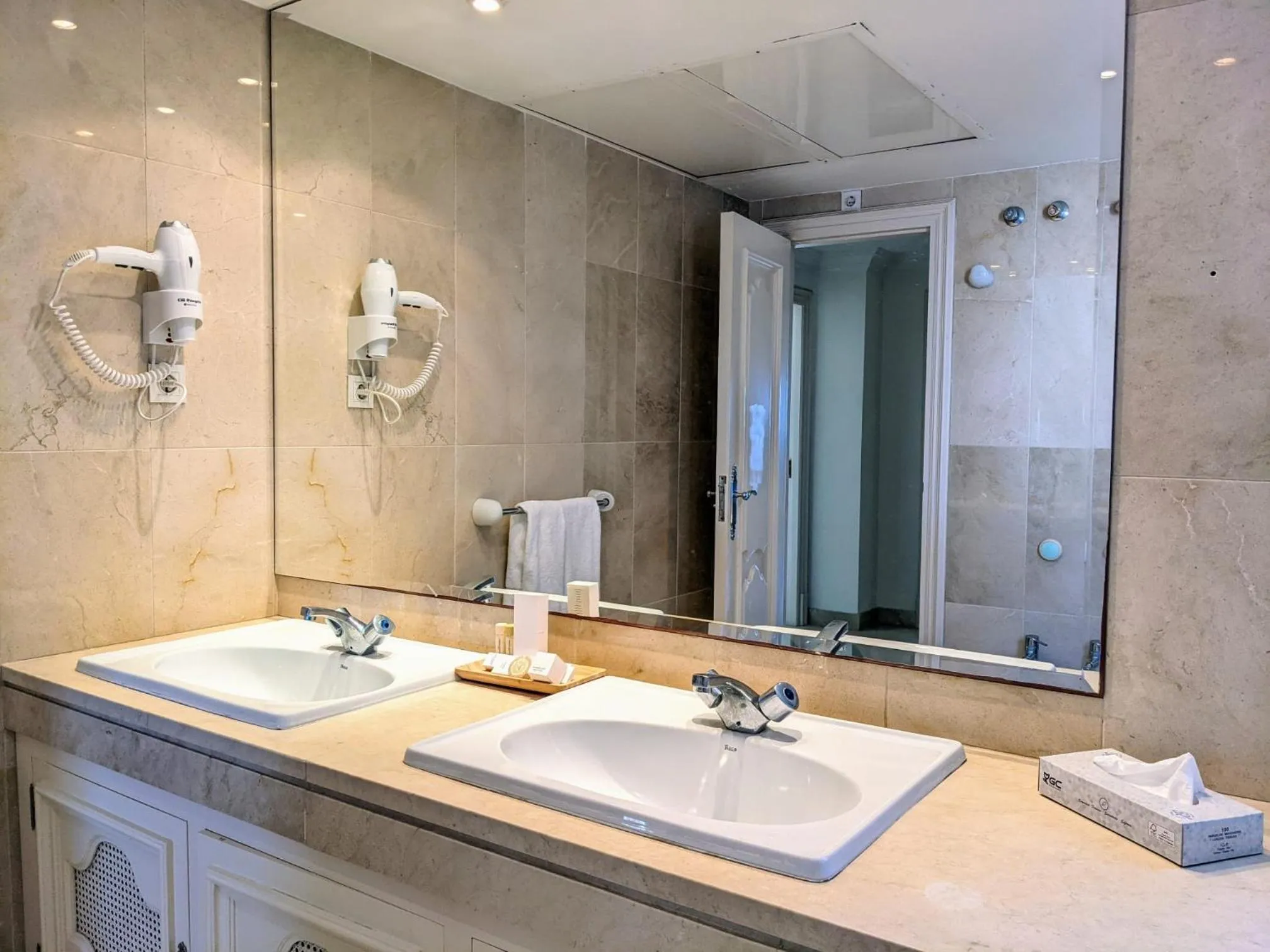 Bathroom in Coral Beach Aparthotel