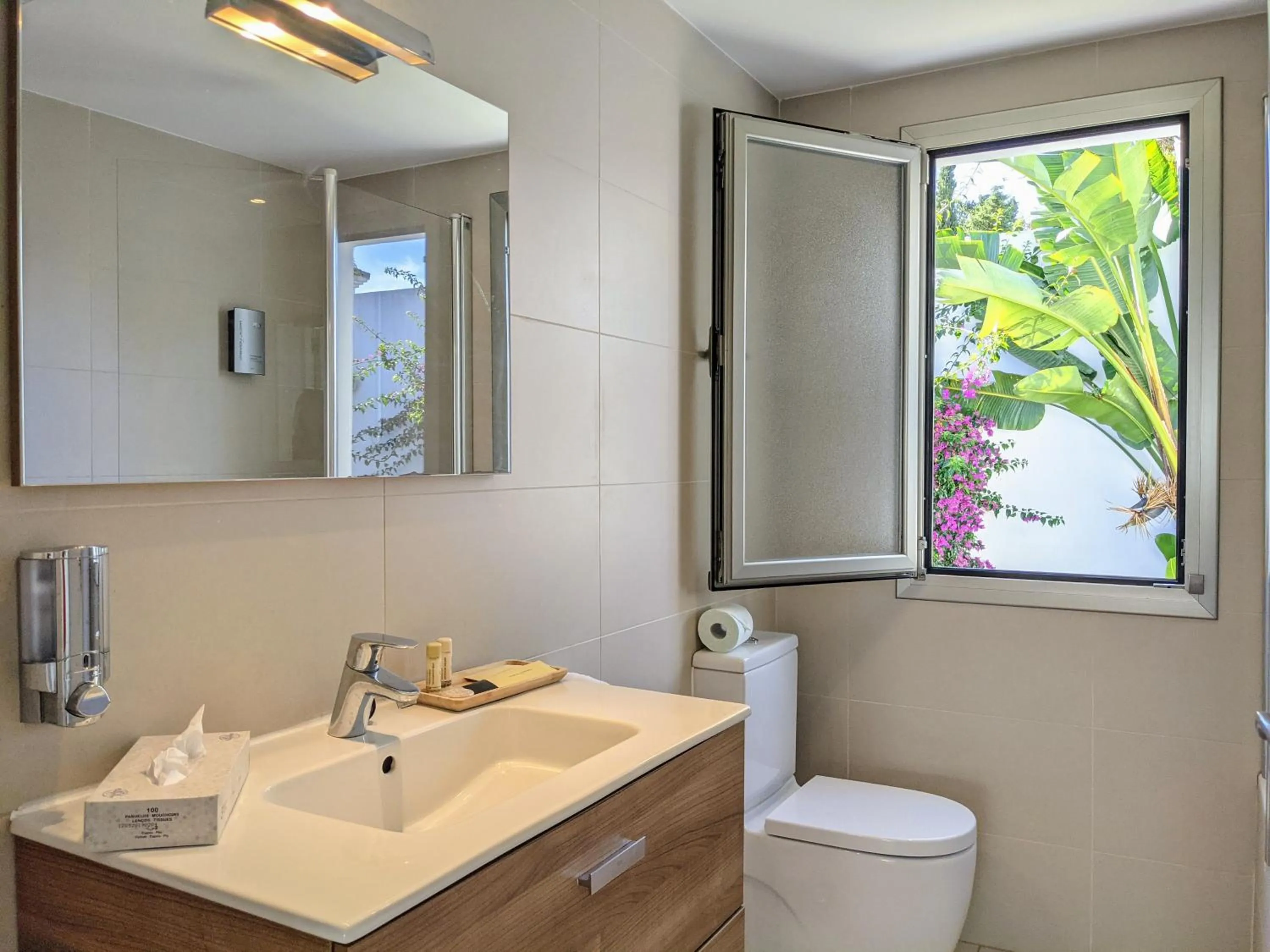 Bathroom in Coral Beach Aparthotel