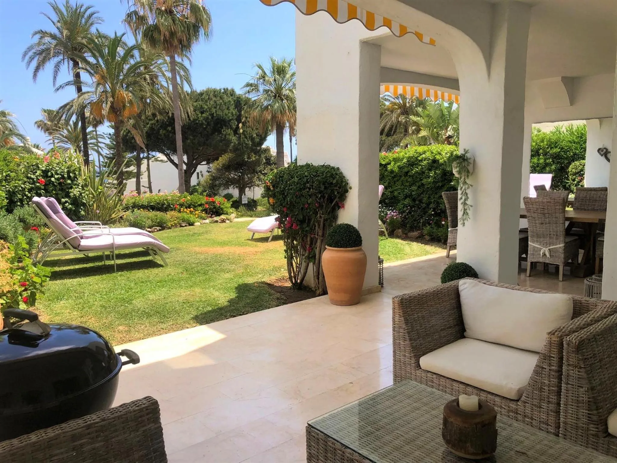 Garden in Coral Beach Aparthotel