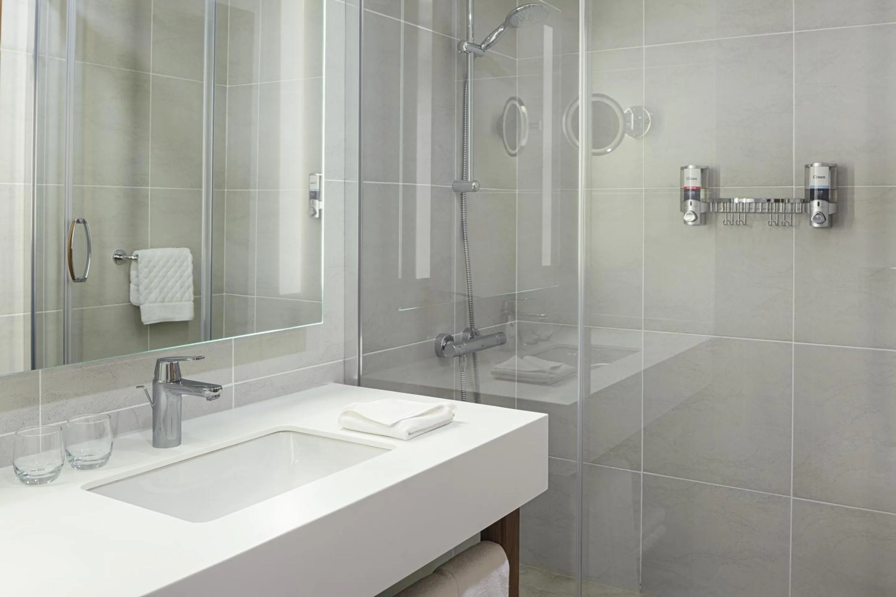 Shower in Bof Hotels Business