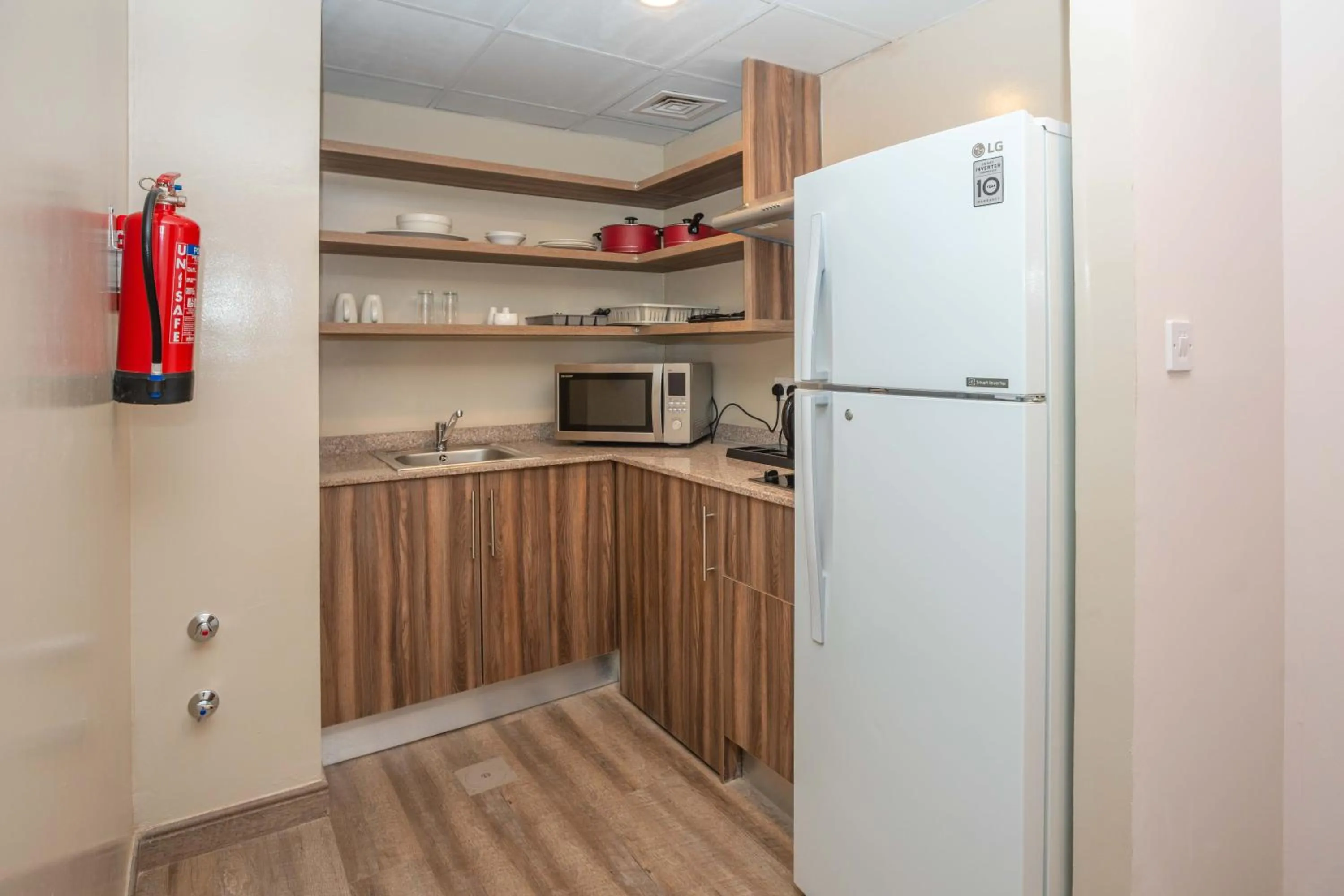 Kitchen or kitchenette in Ezdan Residence