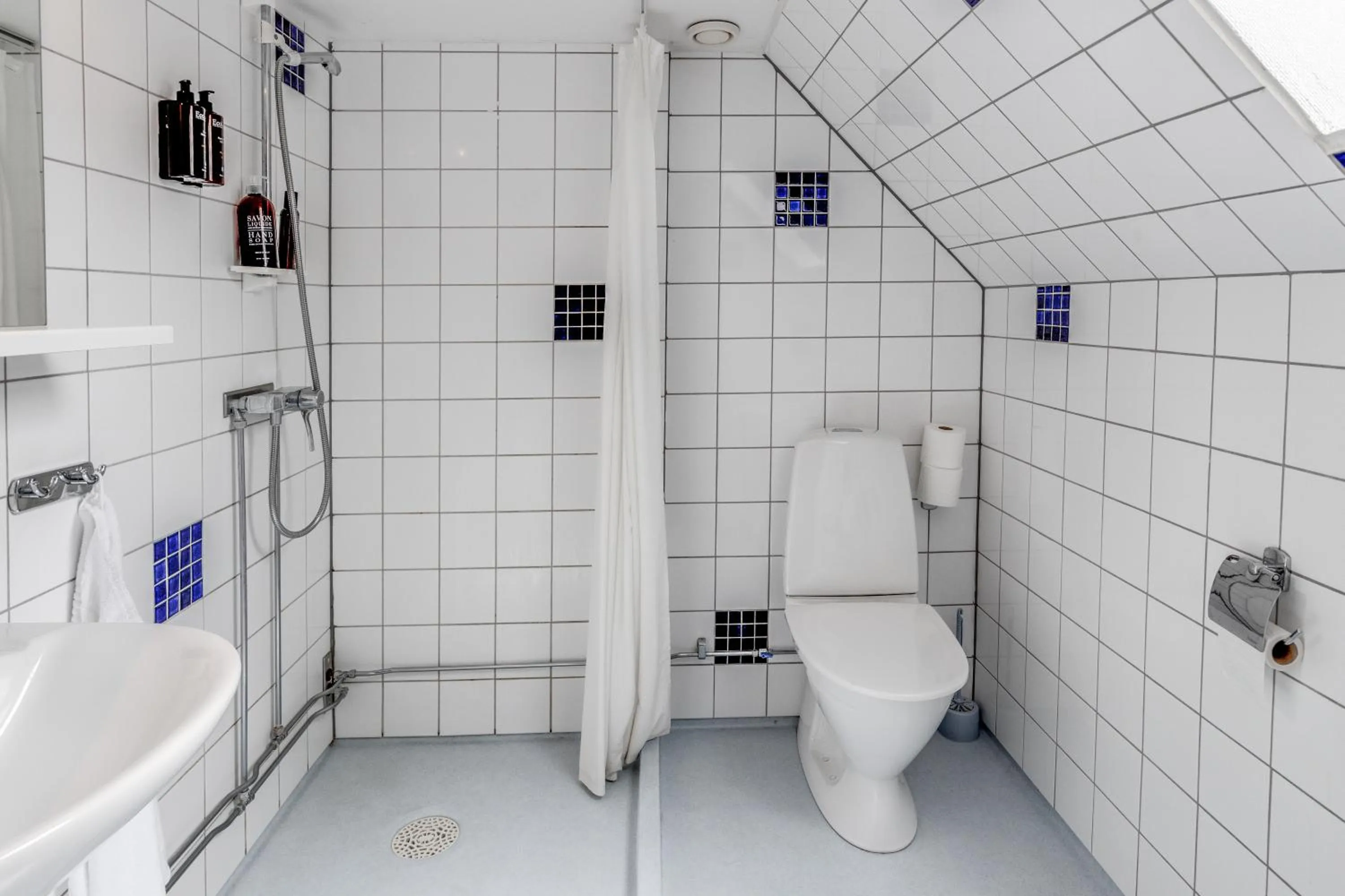 Bathroom in Cameo Boutique Hotell