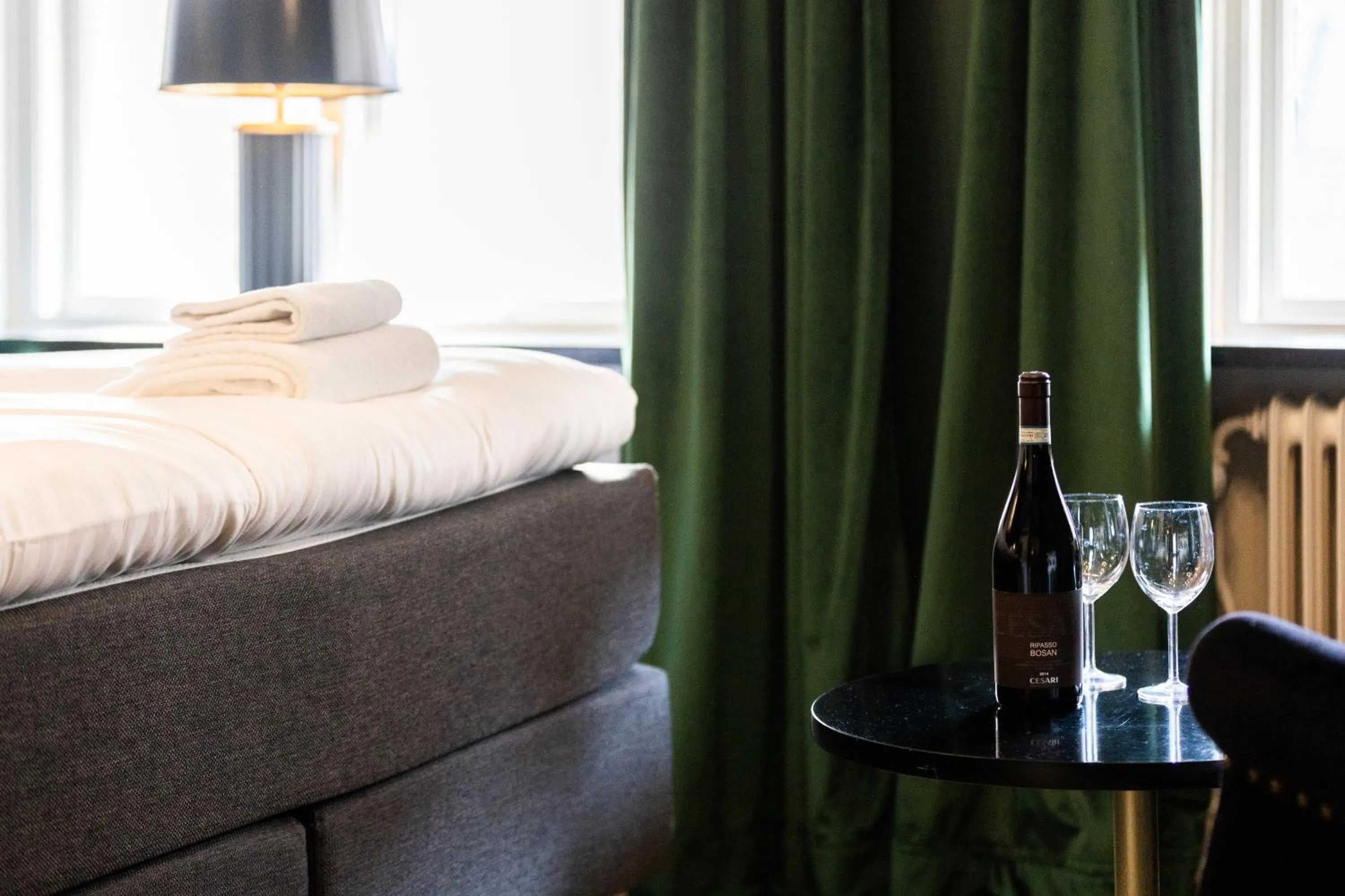 Property building, Bed in Cameo Boutique Hotell