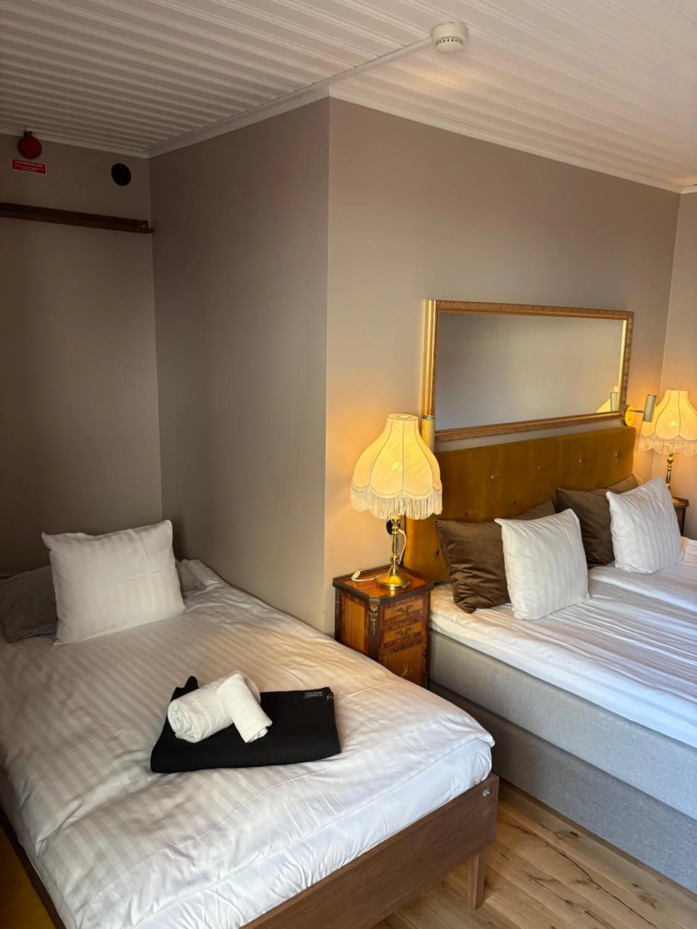 Bed in Cameo Boutique Hotell