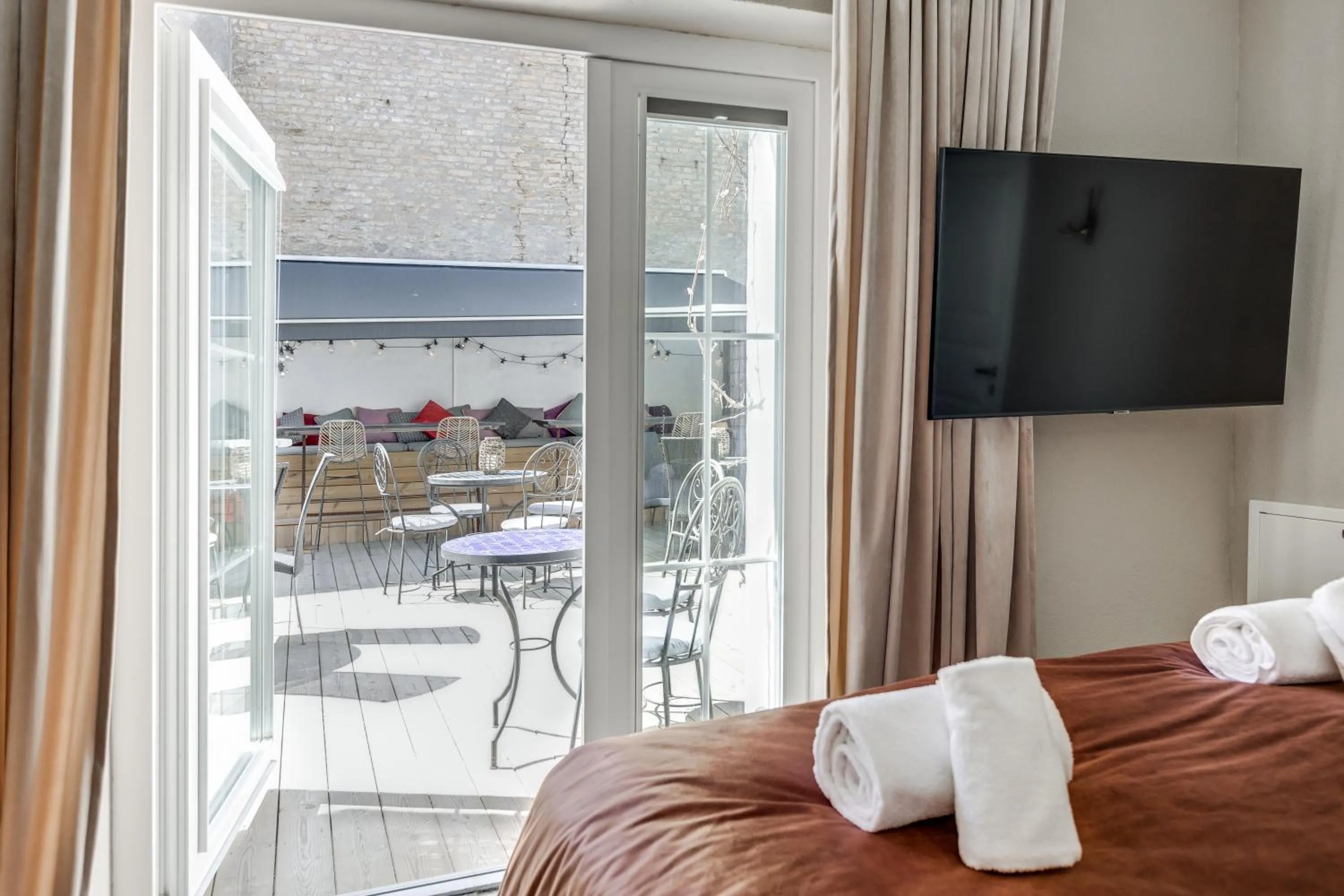 View (from property/room), Bed in Cameo Boutique Hotell