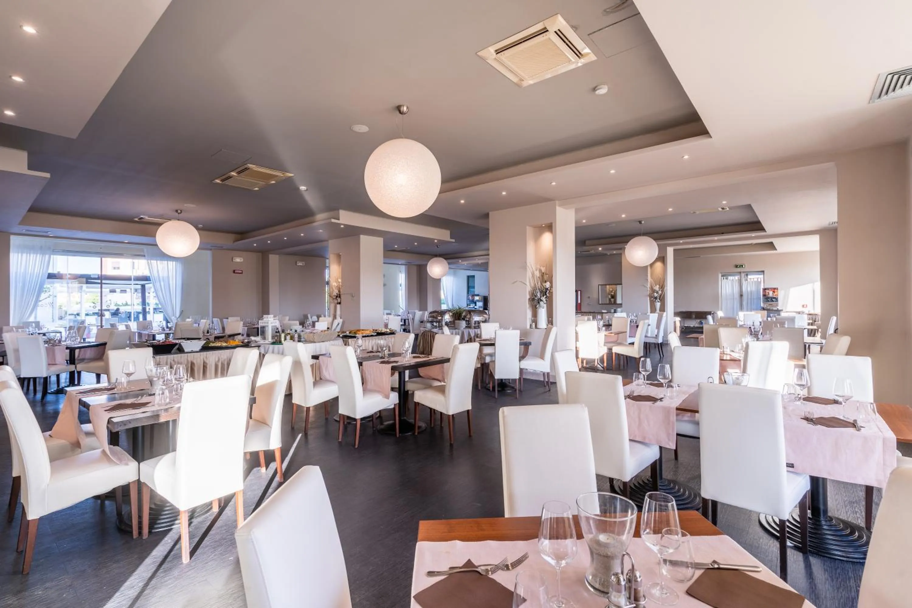 Restaurant/places to eat in Capo Peloro Hotel