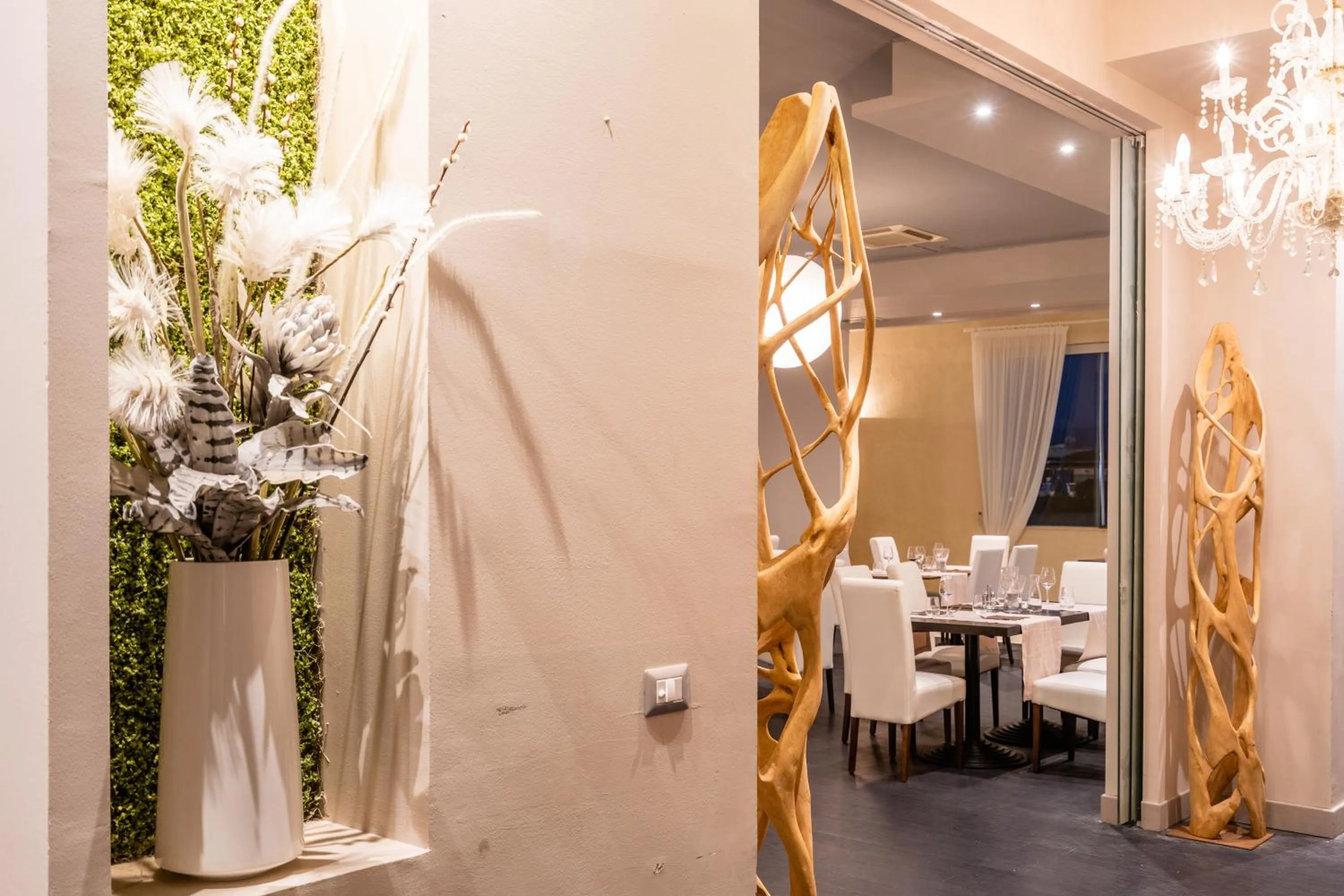 Restaurant/places to eat in Capo Peloro Hotel