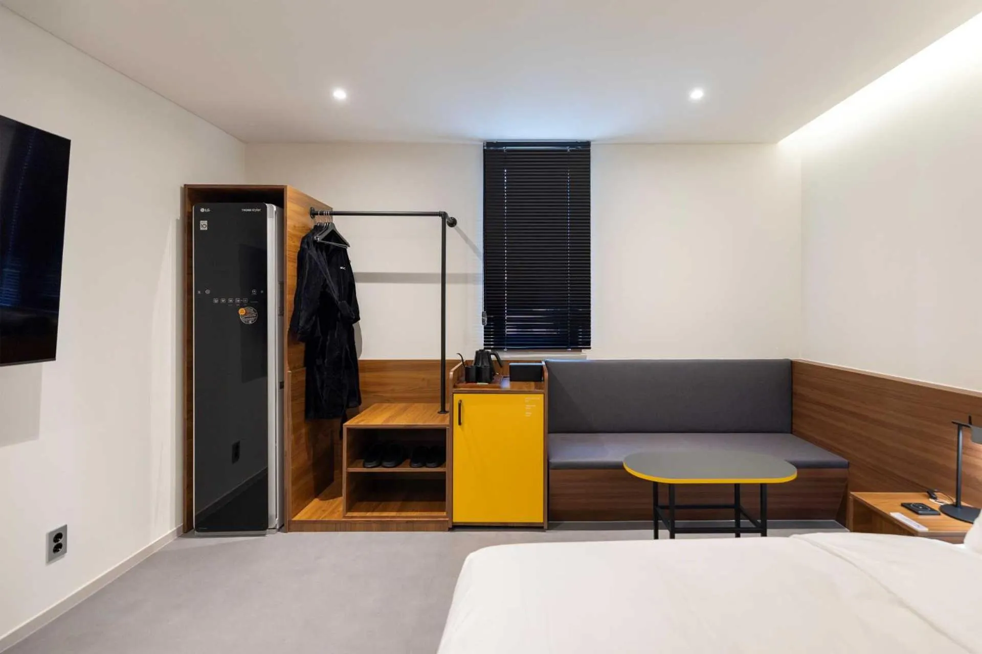 Seating area, Bed in Moor Hotel Mokpo By Anook