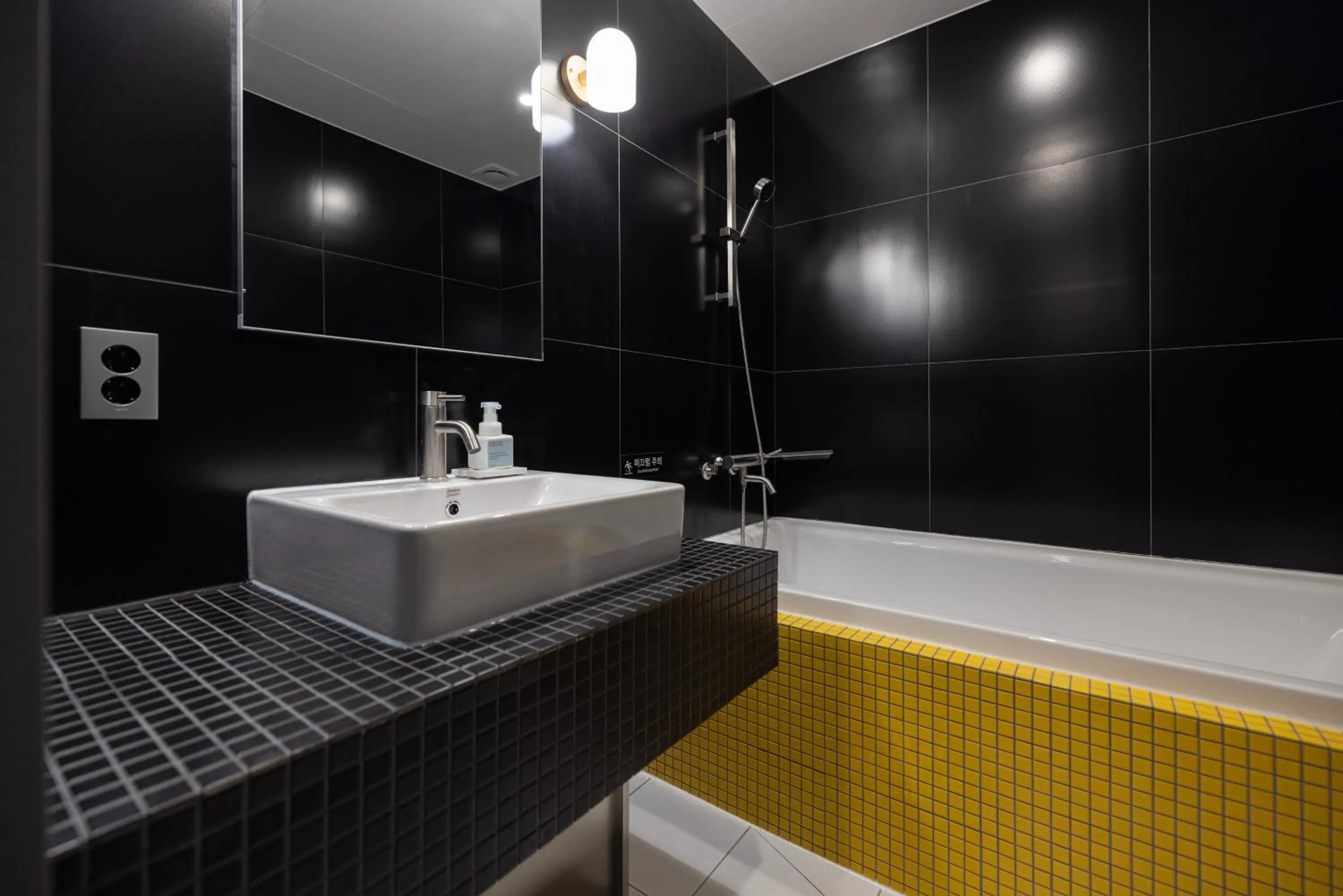 Bath in Moor Hotel Mokpo By Anook