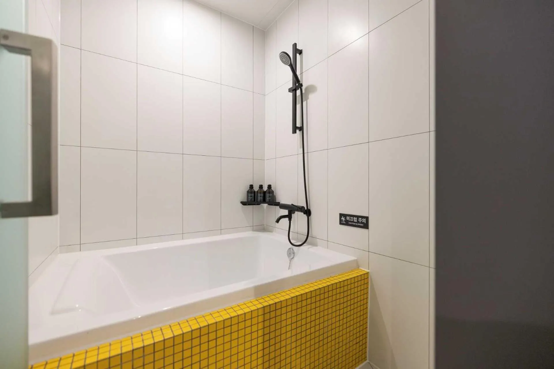 Bath in Moor Hotel Mokpo By Anook