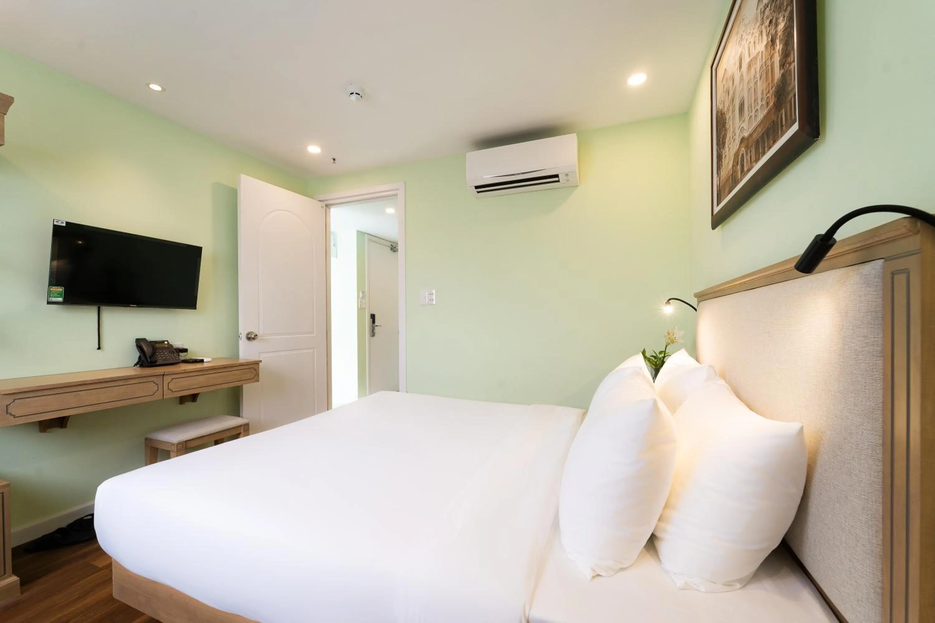 Photo of the whole room, Bed in Nicecy Hotel - Trương Quyền