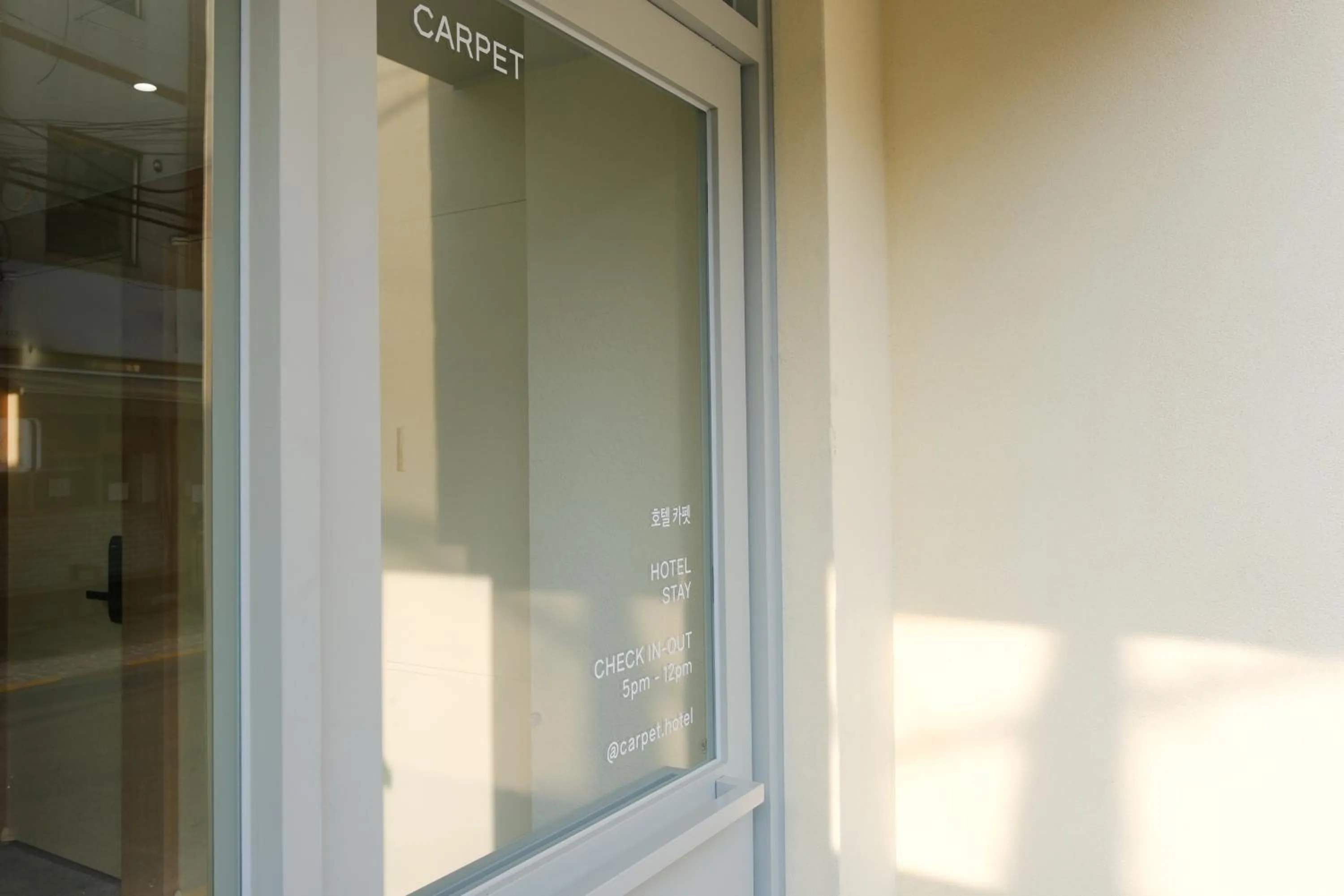 Property building in Hotel Carpet