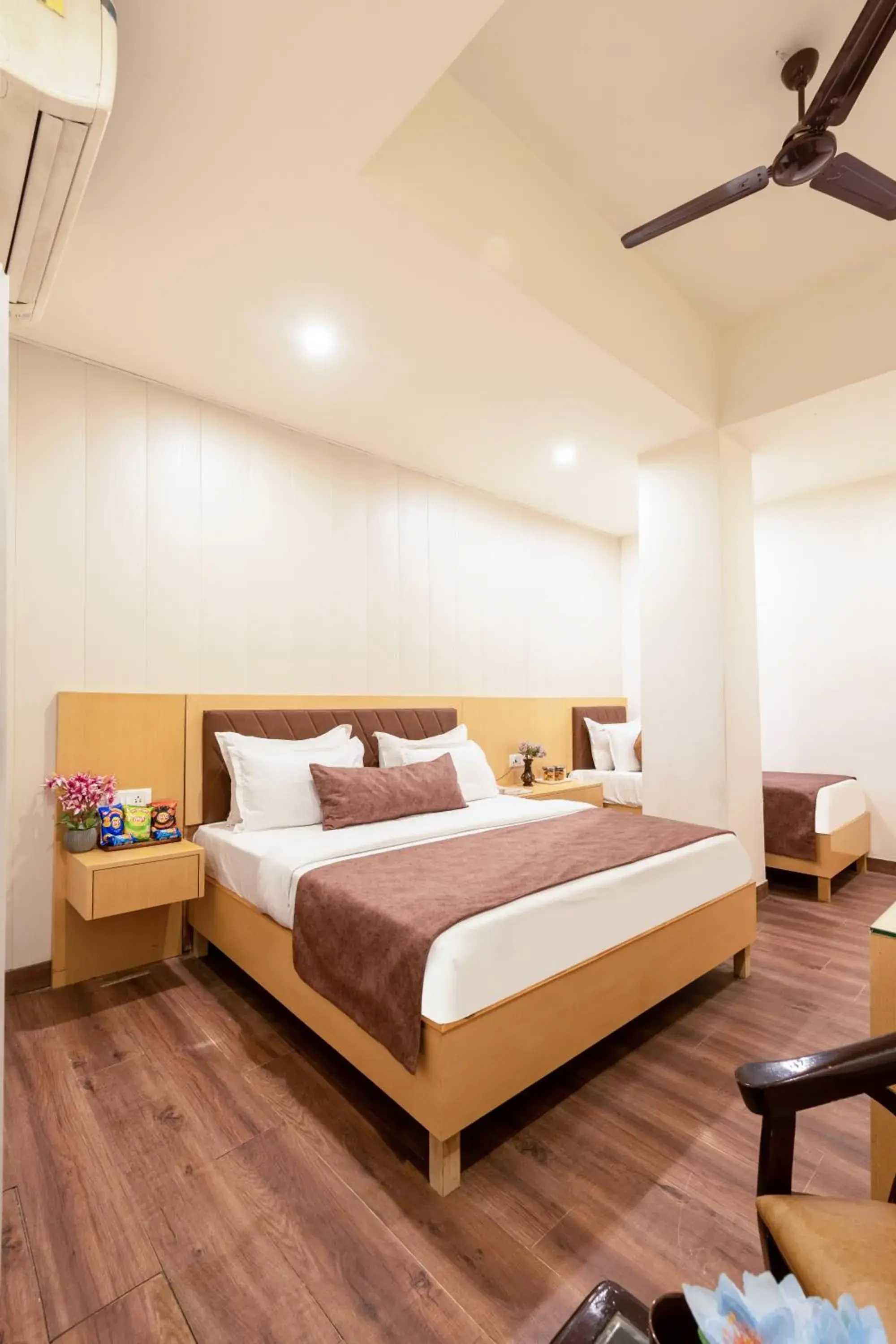 King Room in Airport Hotel Tashree Near Yashobhoomi - Free Airport Drop King Room in Airport Hotel Tashree Near Yashobhoomi - Free Airport Drop