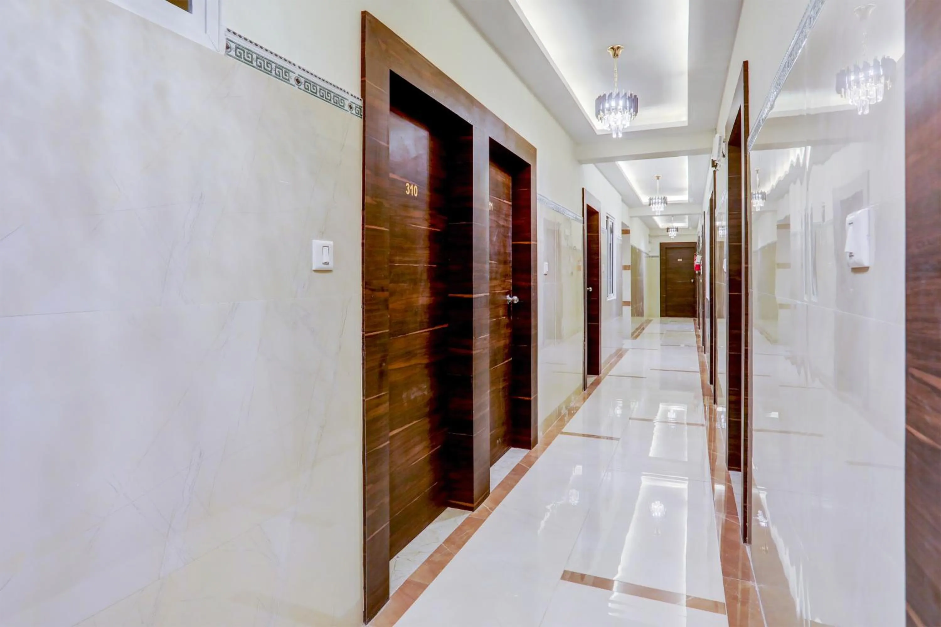 Lobby or reception in Super Townhouse Madiwala Lake Park