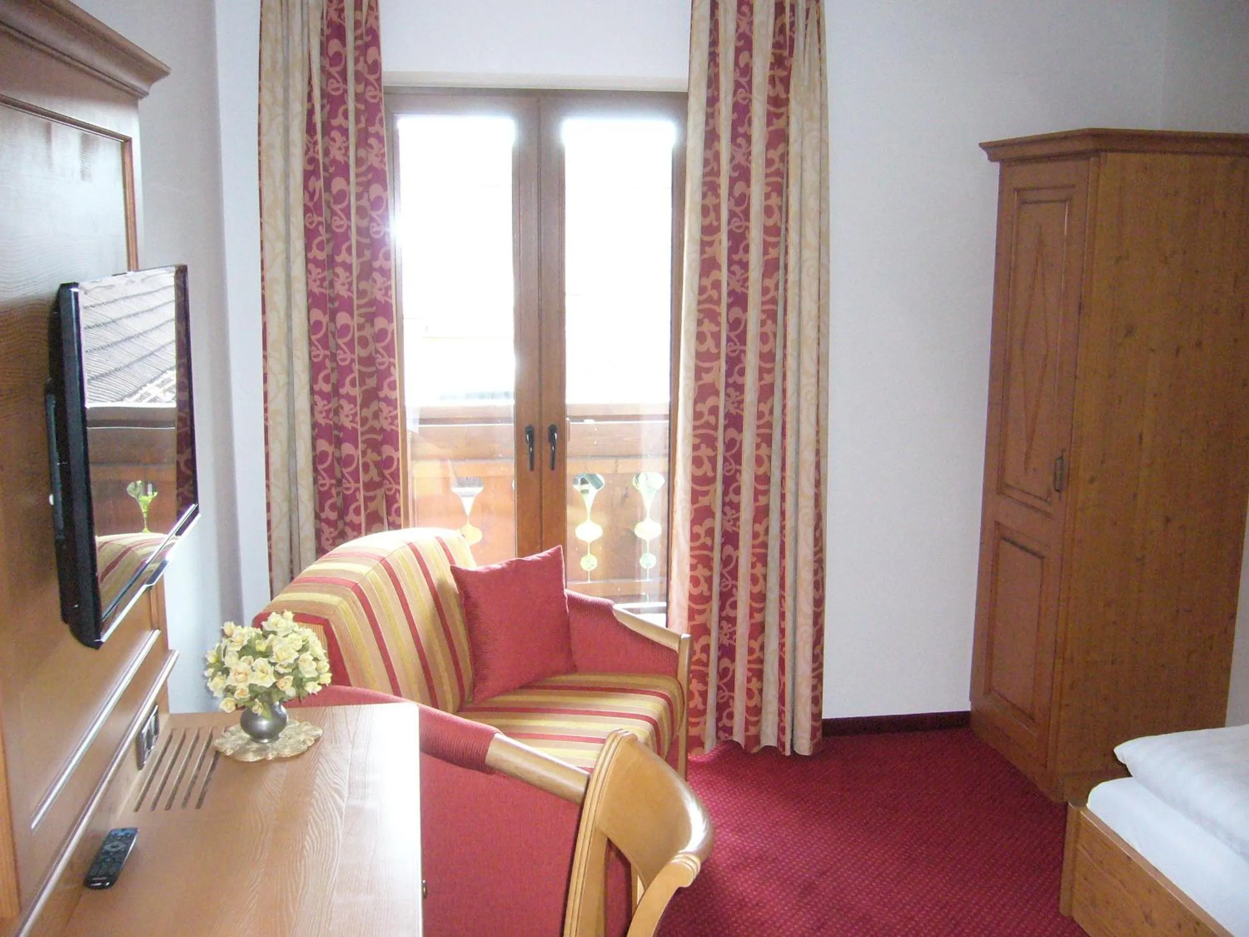 Photo of the whole room, Bed in Alpenhotel Pfaffenwinkel