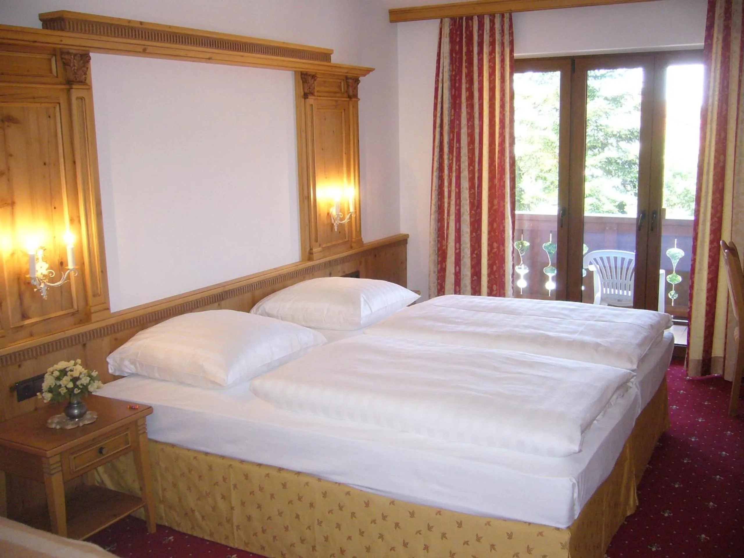 Photo of the whole room, Bed in Alpenhotel Pfaffenwinkel