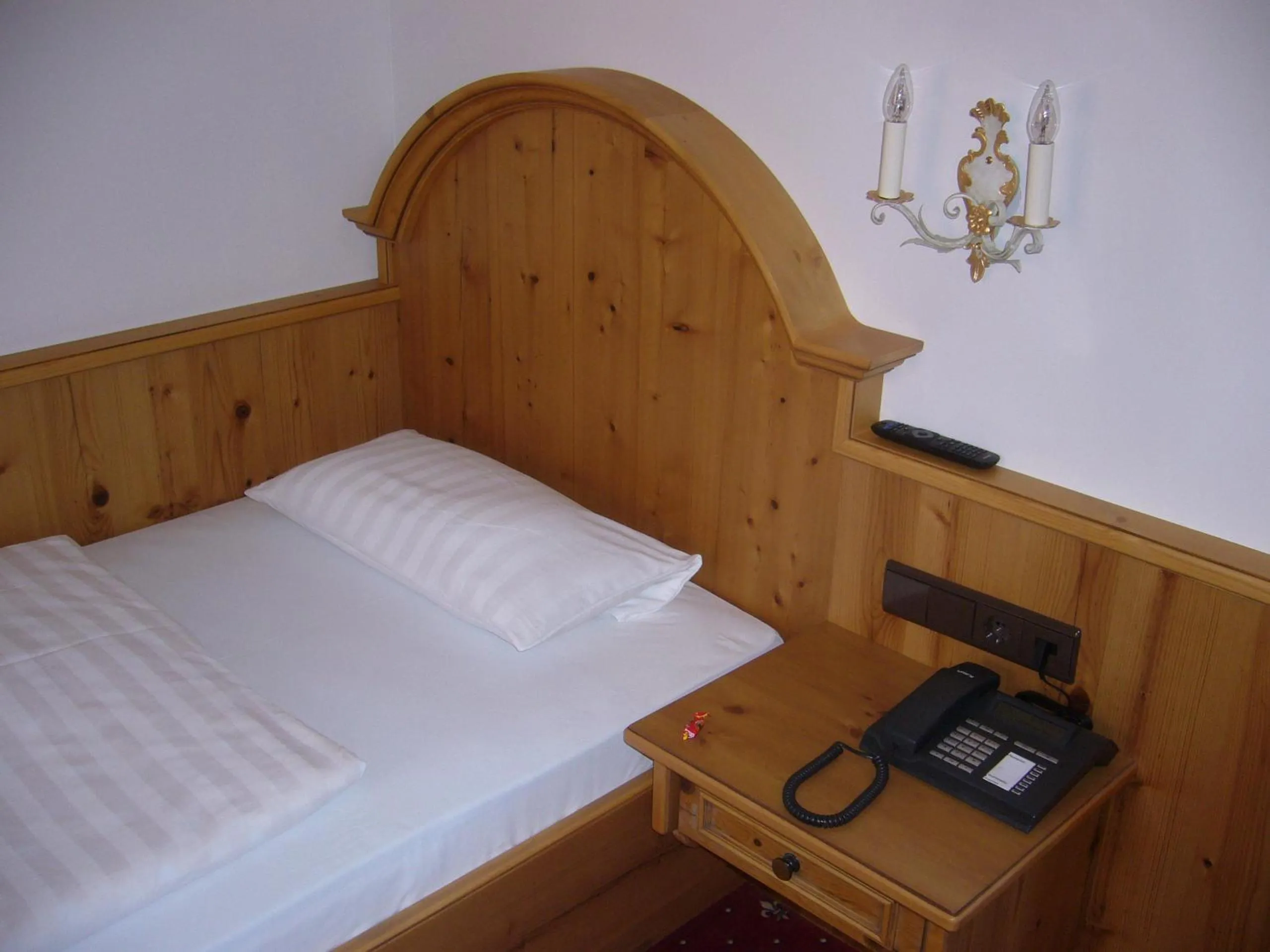 Photo of the whole room, Bed in Alpenhotel Pfaffenwinkel