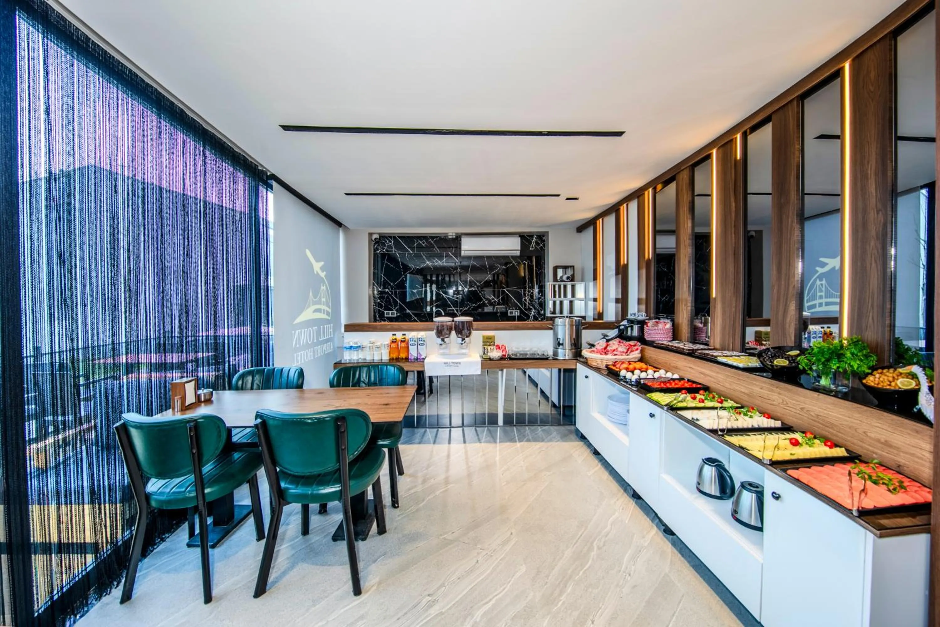 Restaurant/places to eat in Hilltown Airport Hotel & Restaurant