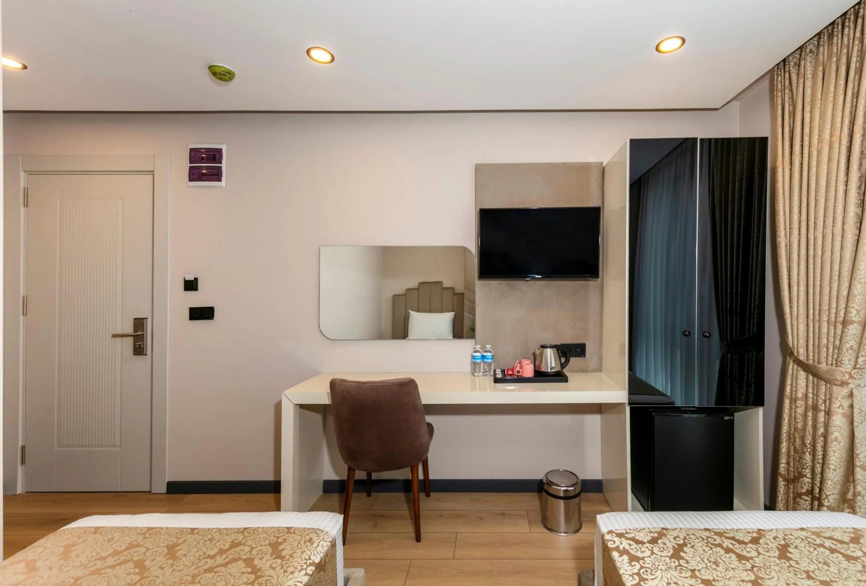 Photo of the whole room, Bed in HillTown Airport Hotel & Restaurant