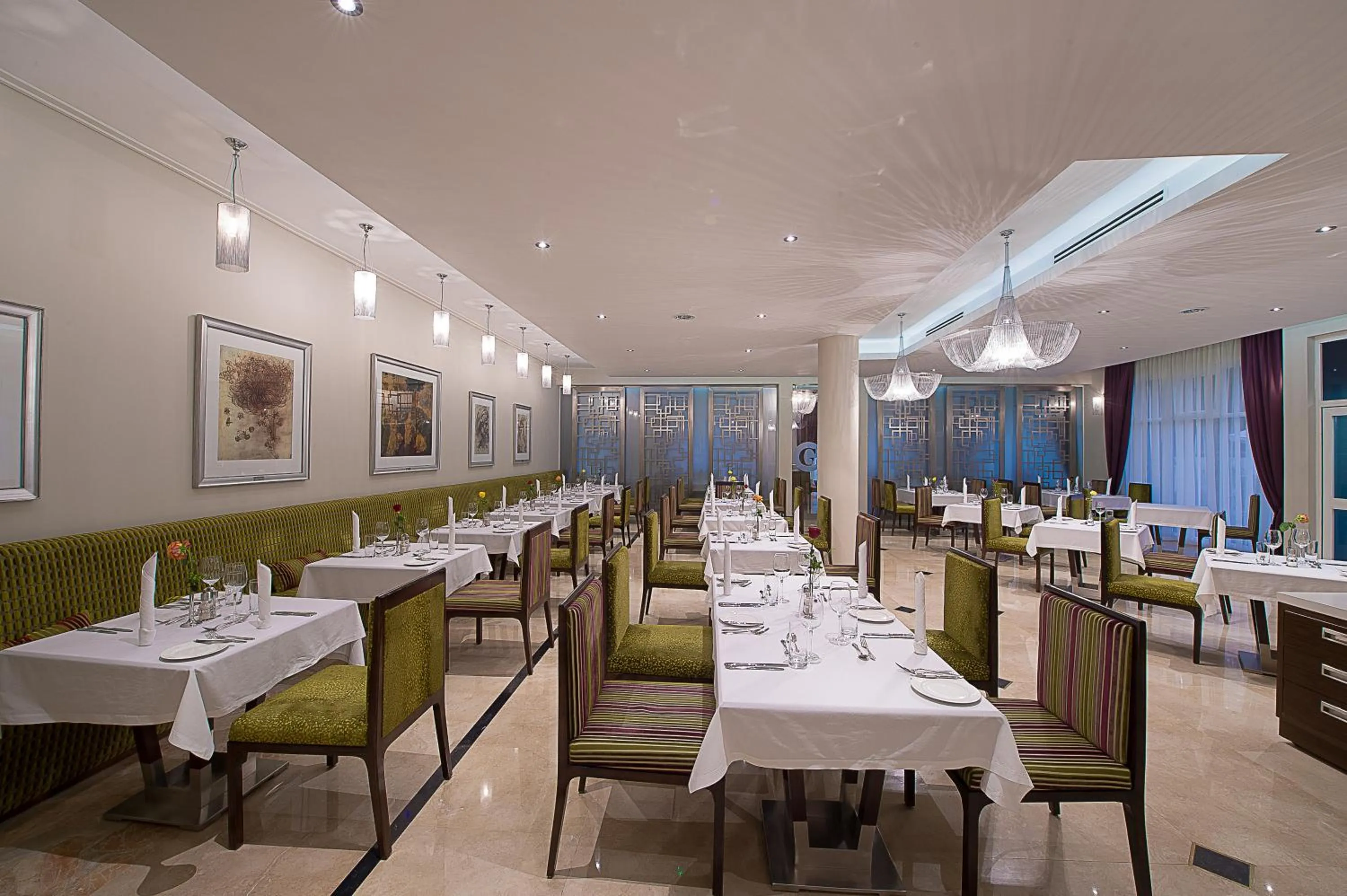 Restaurant/places to eat in The George Hotel