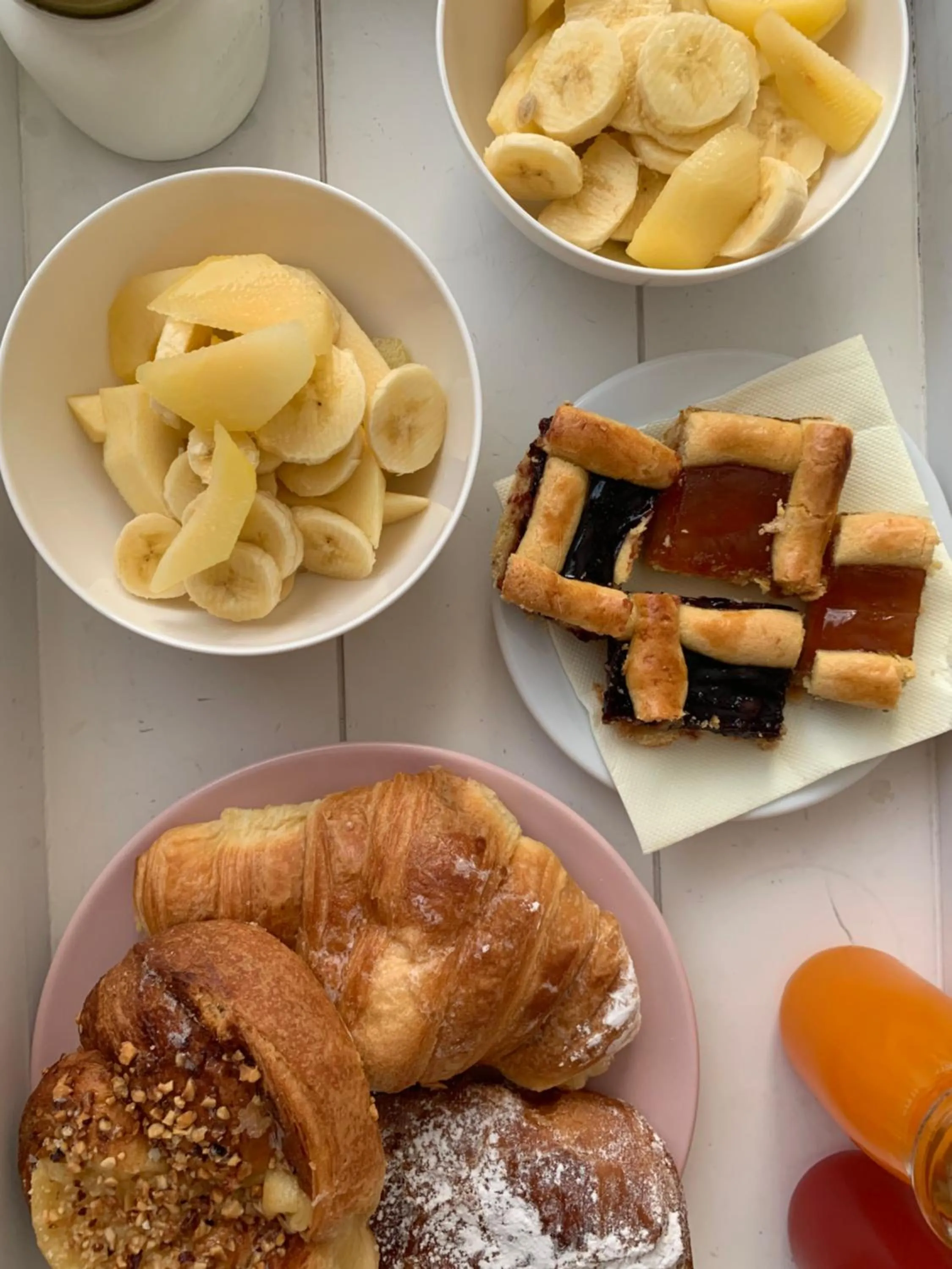 Breakfast in Bed and Breakfast Country Cottage