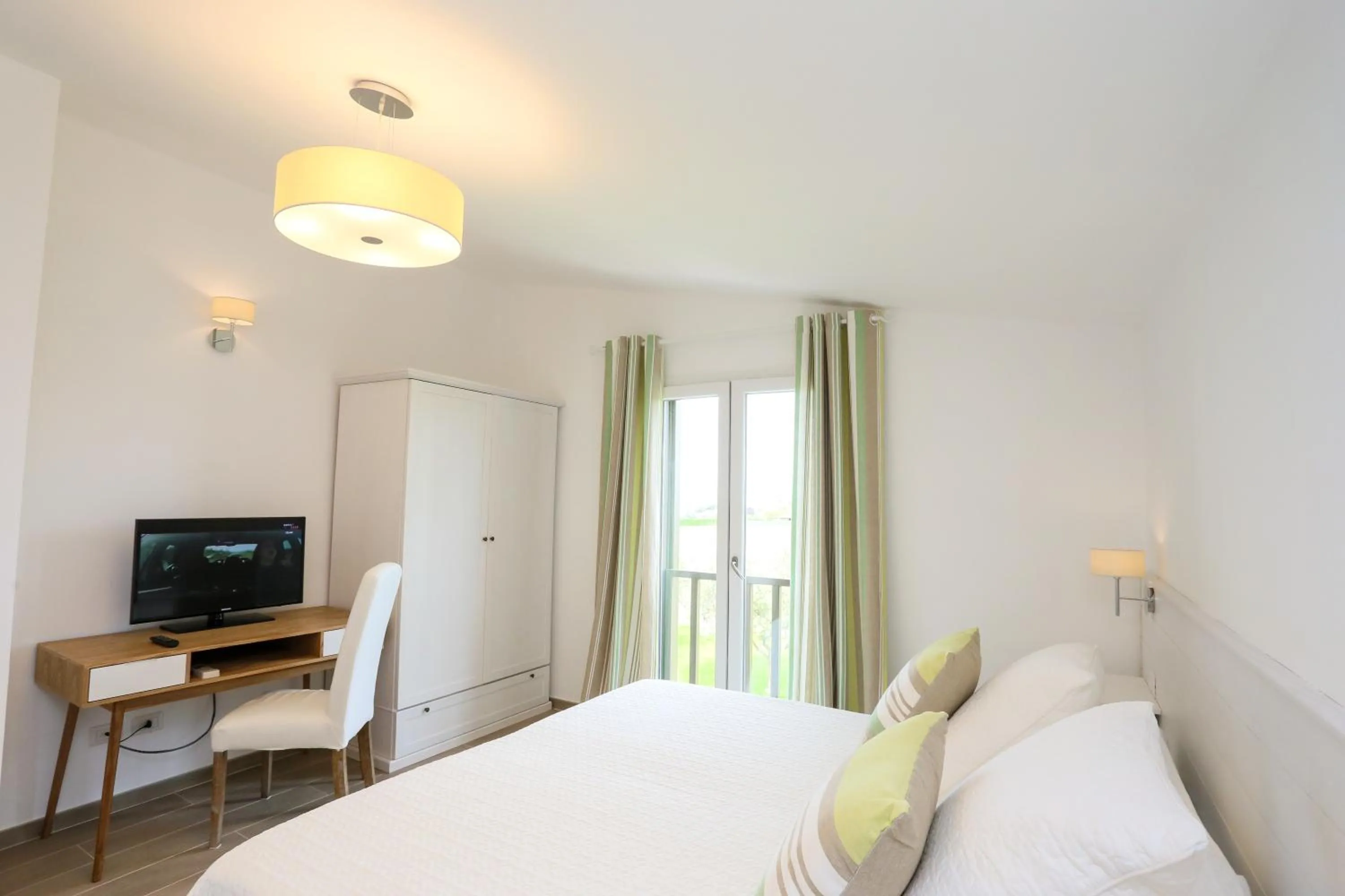 Photo of the whole room, Bed in Bed and Breakfast Country Cottage