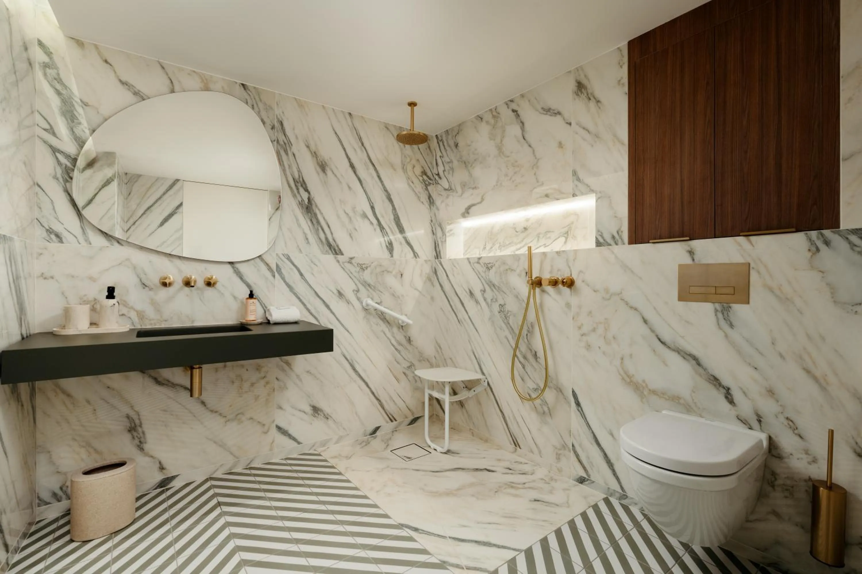 Shower in Léon Hôtel