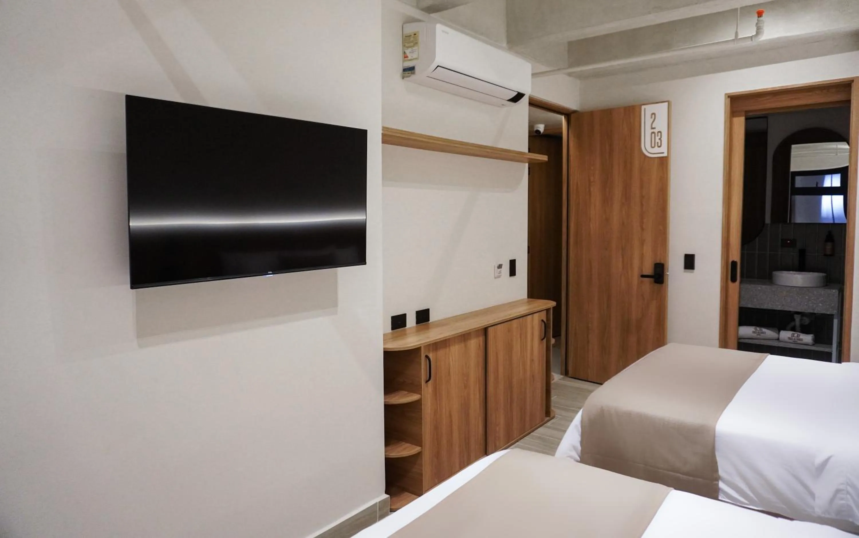 Communal lounge/ TV room, Bed in Hotel Tres Altares Sabaneta