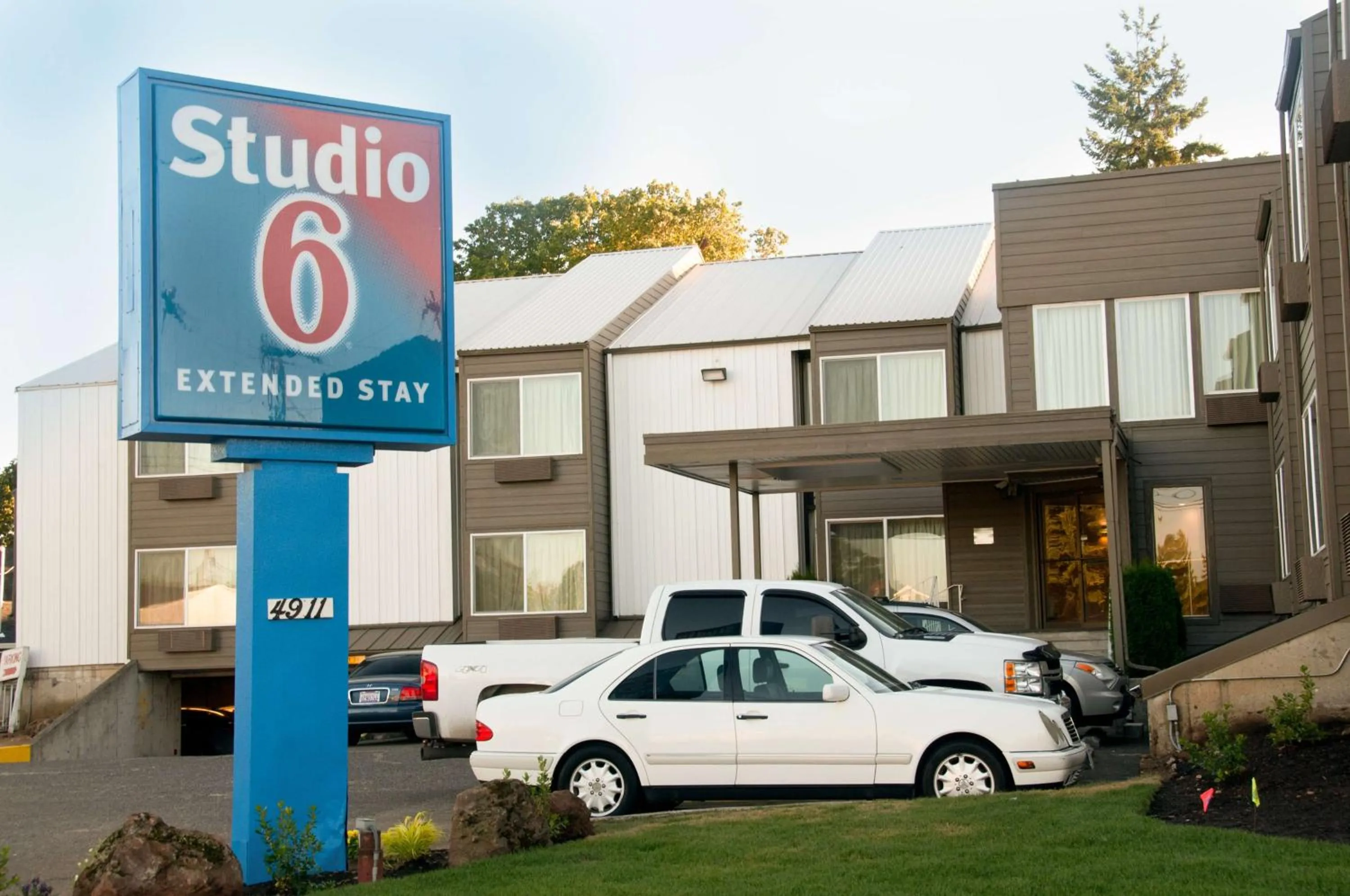 Property building in Studio 6-Portland, OR