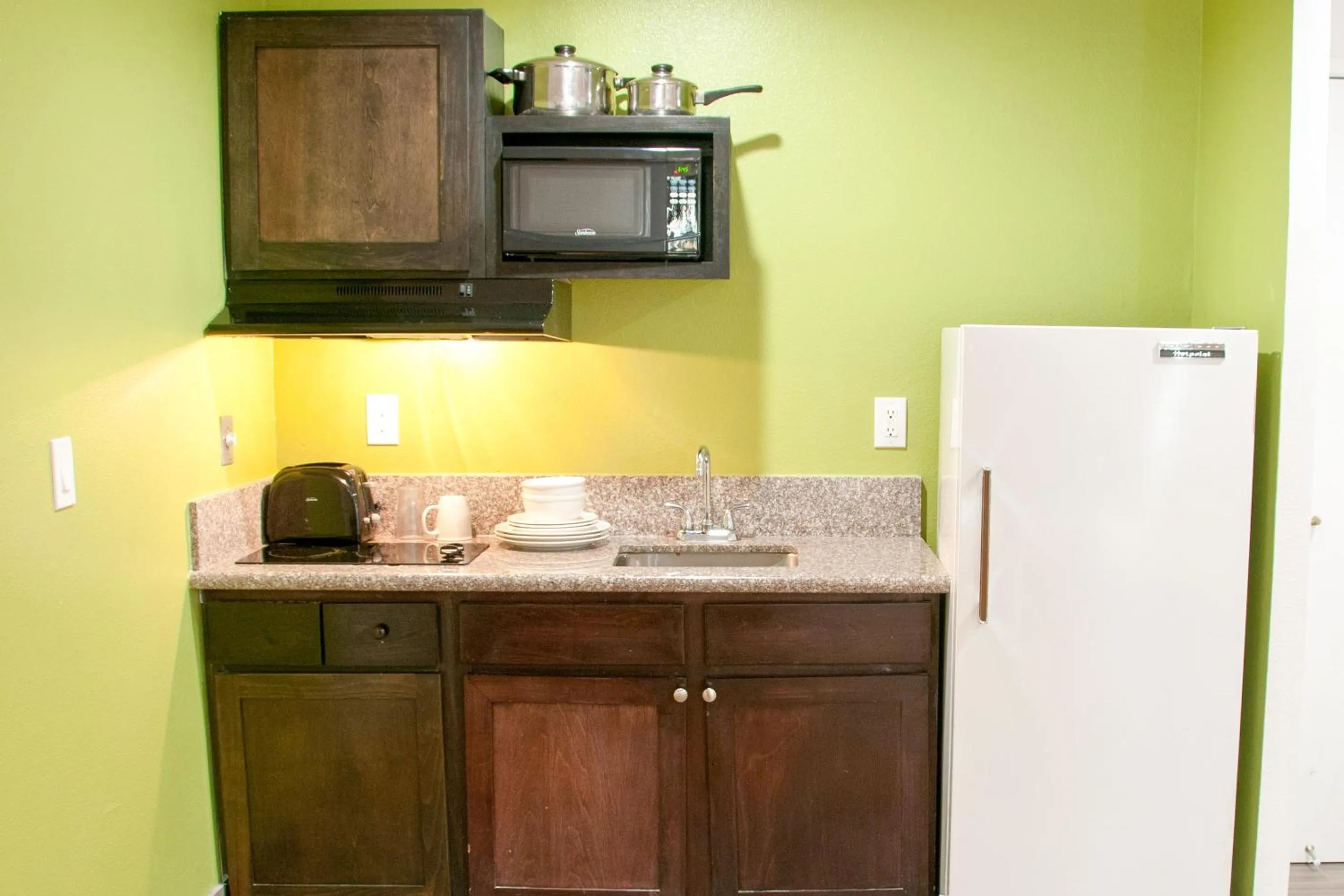 Kitchen or kitchenette in Studio 6-Portland, OR
