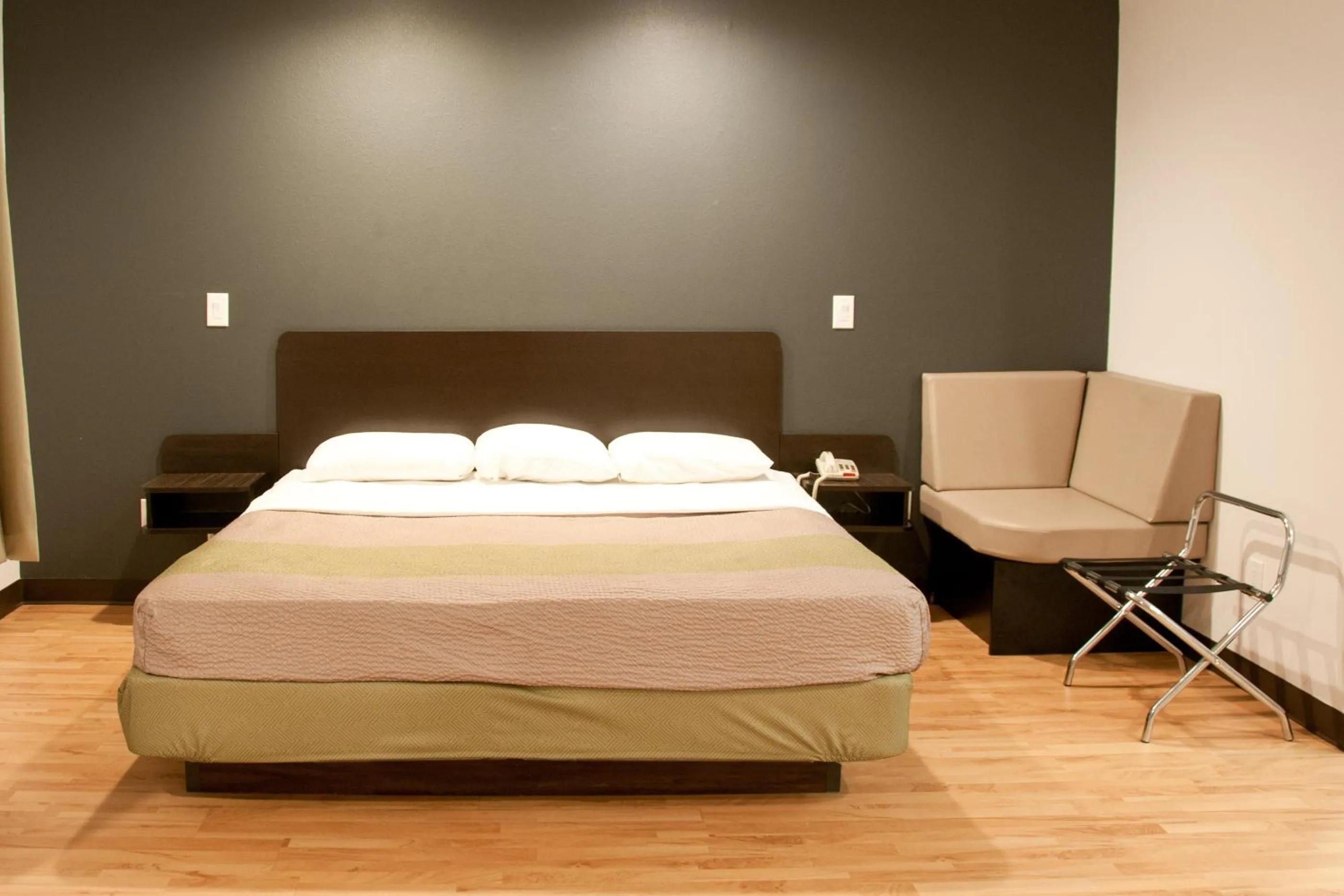 Bedroom, Bed in Studio 6-Portland, OR