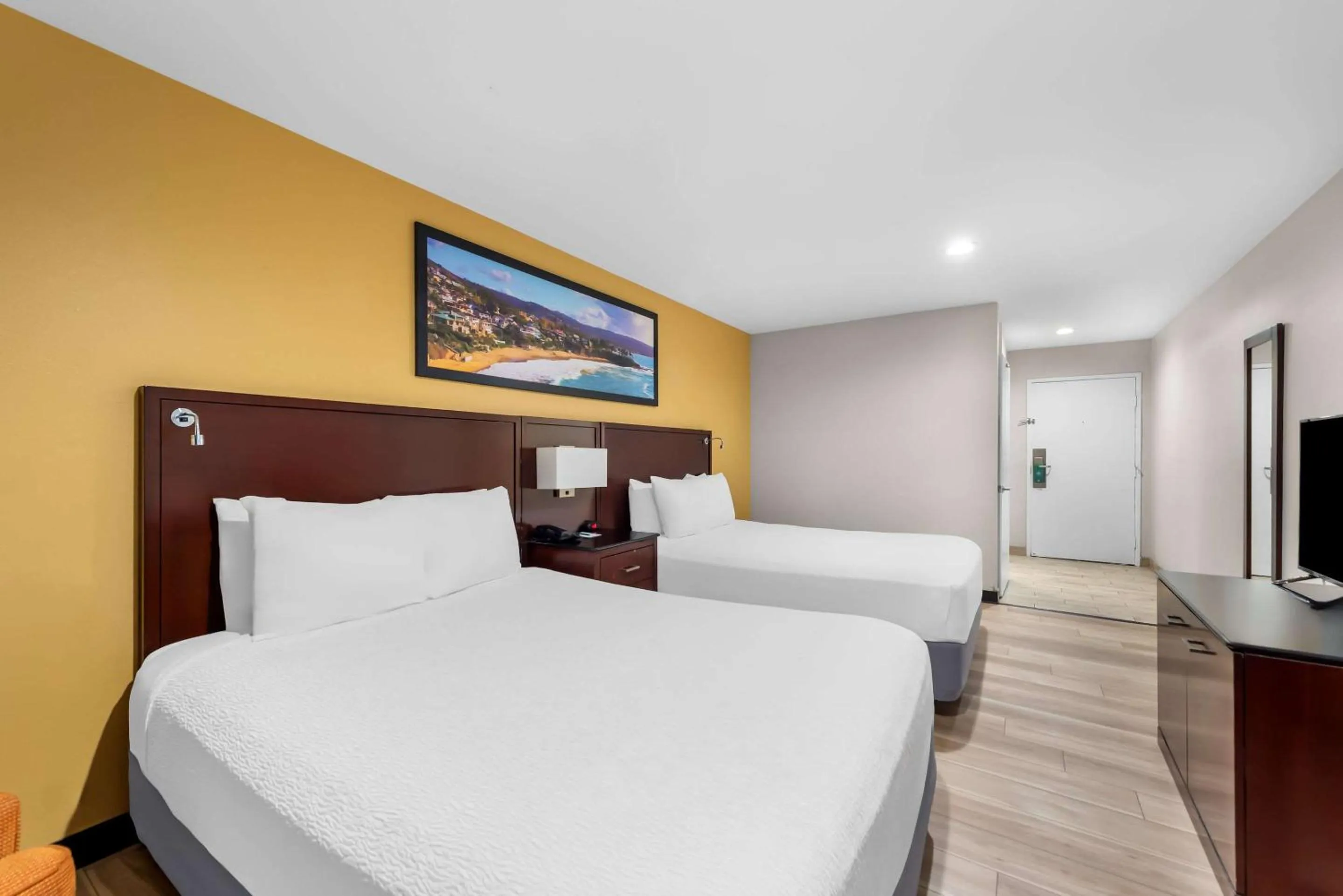 Bedroom, Bed in SureStay Plus Hotel by Best Western Chula Vista West