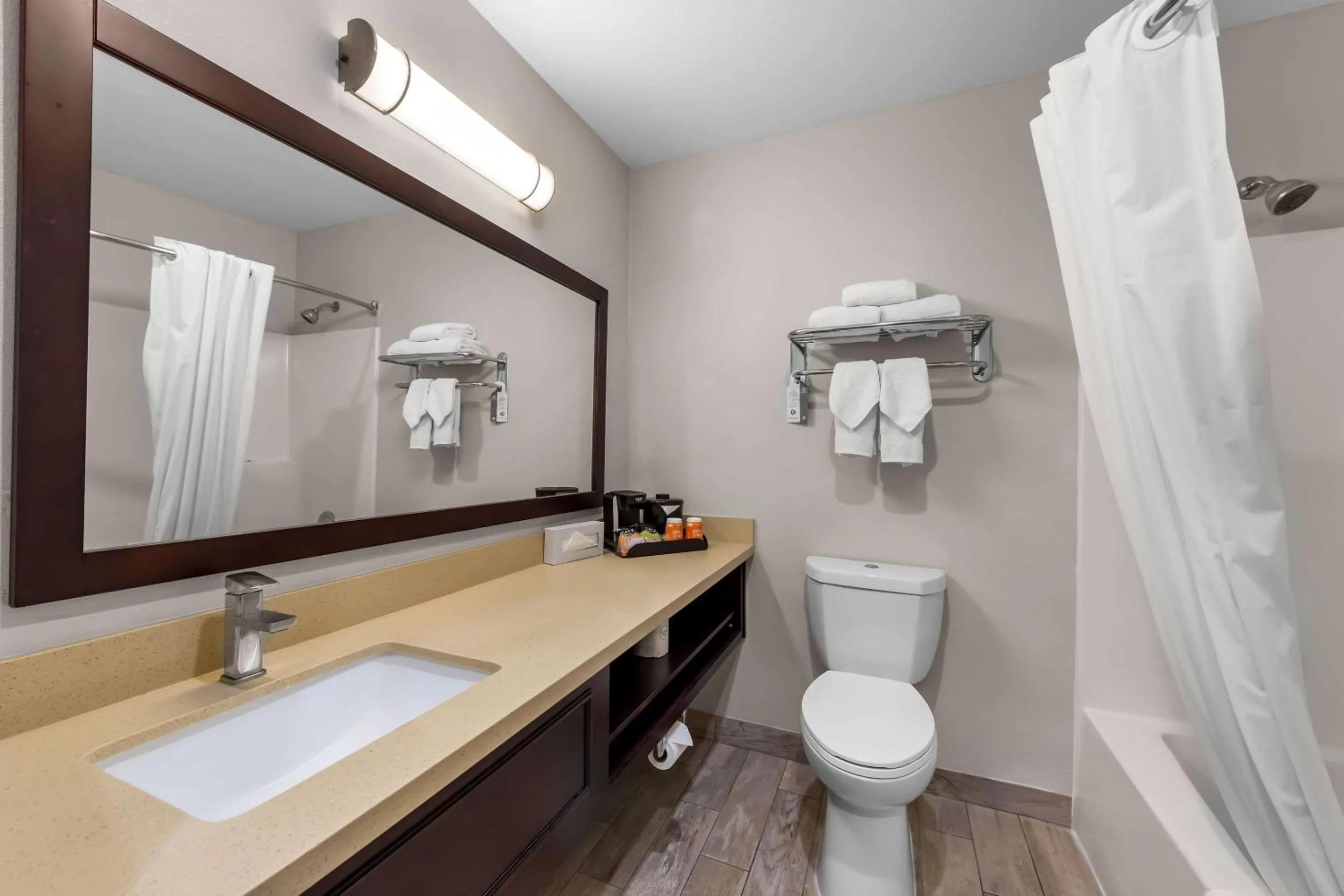 Bedroom in SureStay Plus Hotel by Best Western Chula Vista West