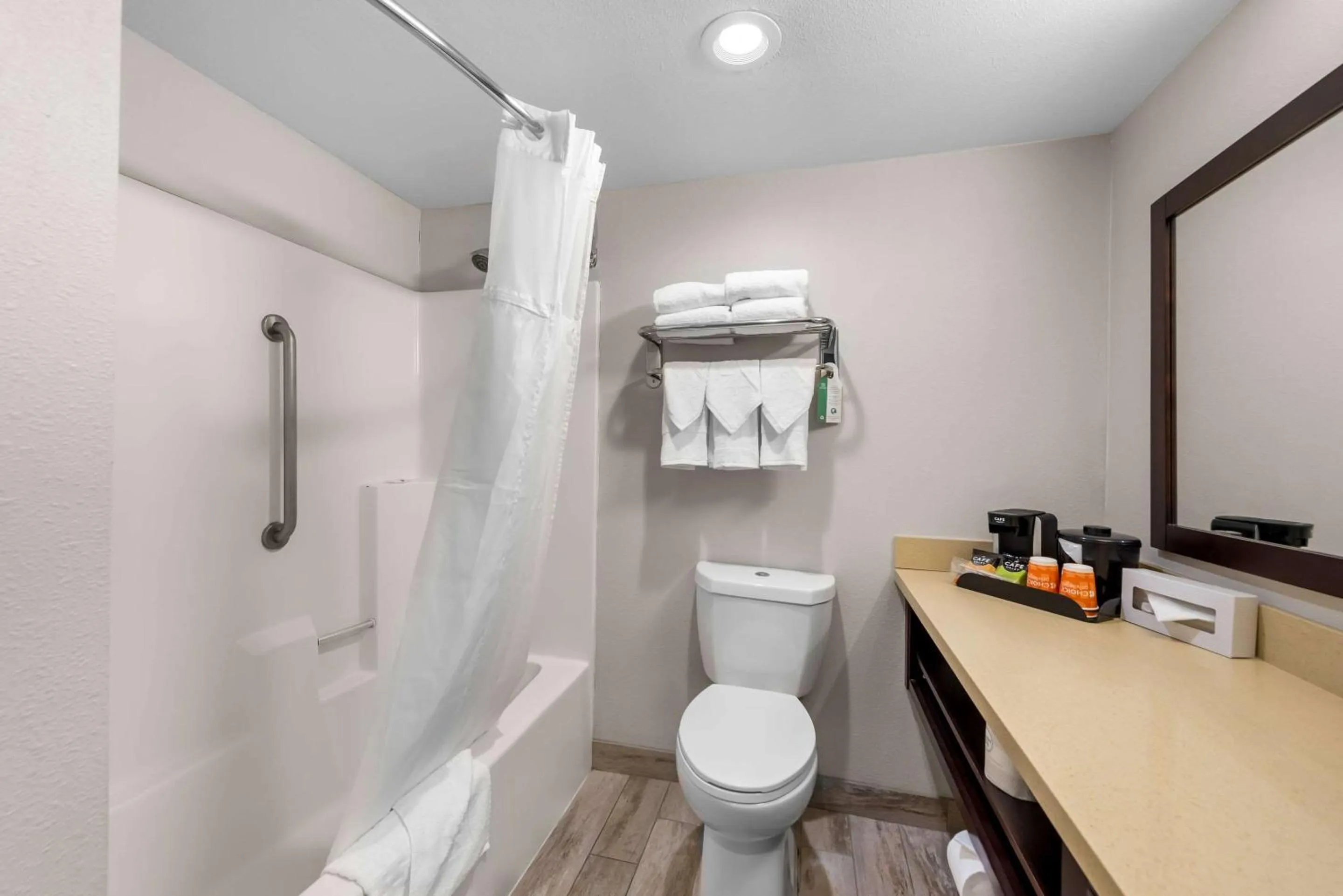 Bedroom in SureStay Plus Hotel by Best Western Chula Vista West