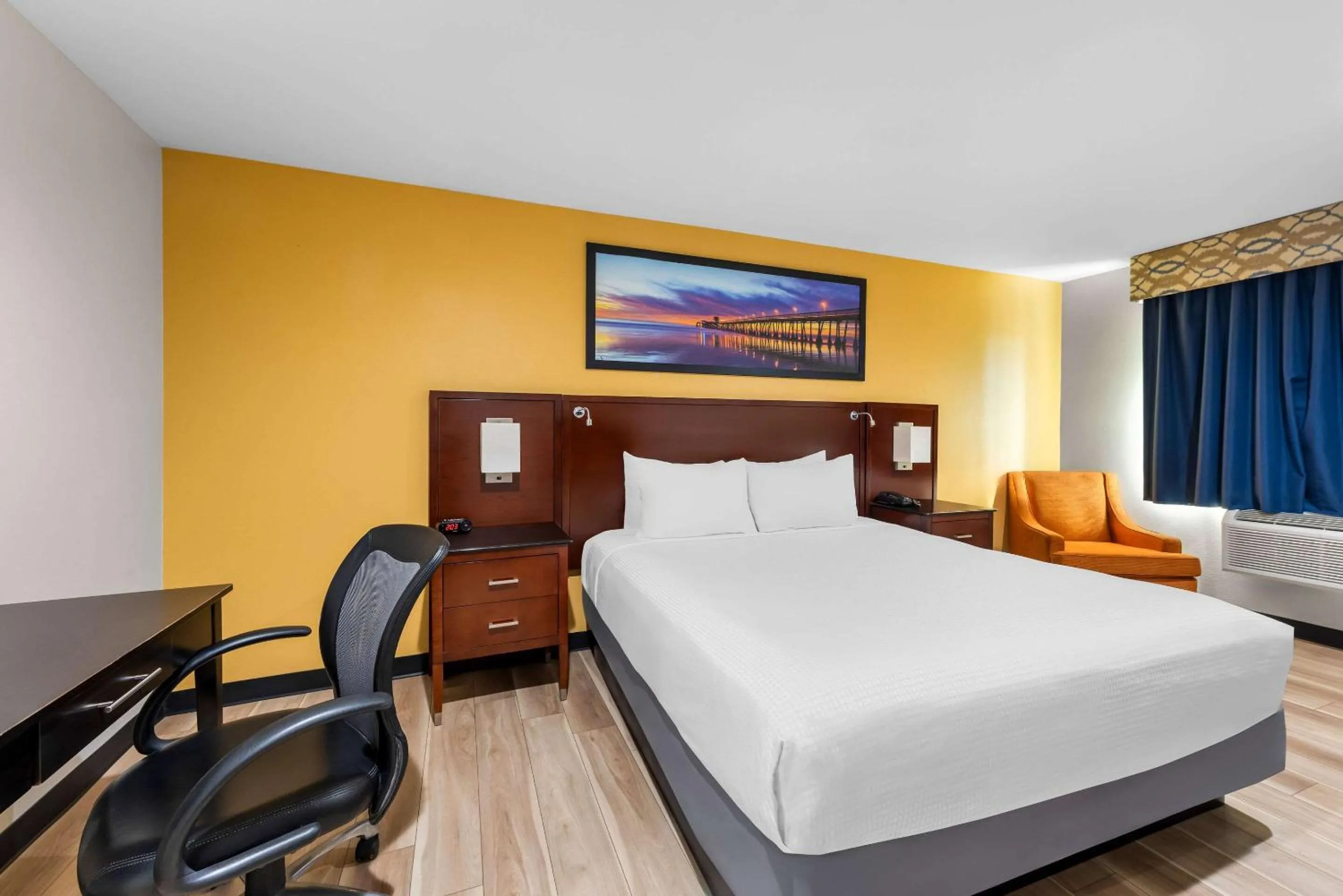 Bedroom, Bed in SureStay Plus Hotel by Best Western Chula Vista West