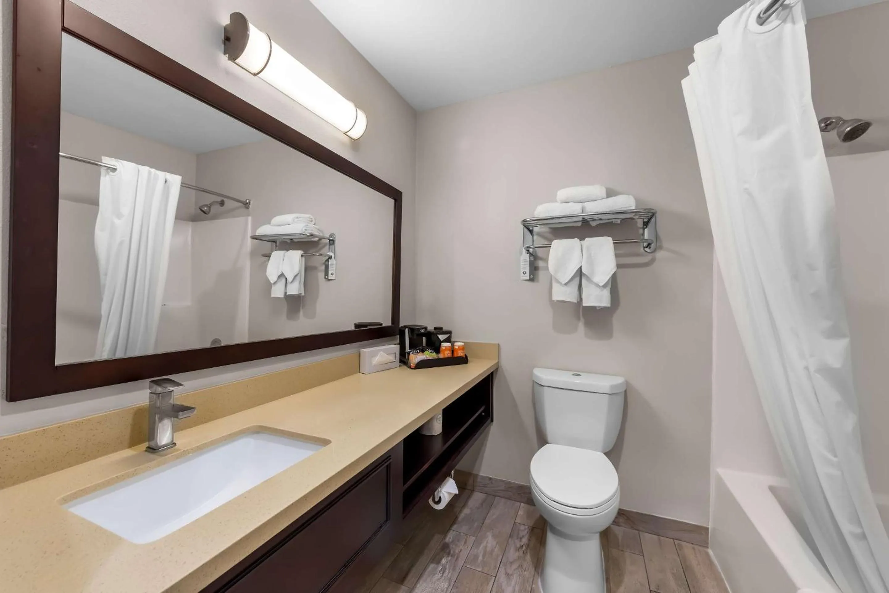 Bedroom in Quality Inn San Diego South - Chula Vista