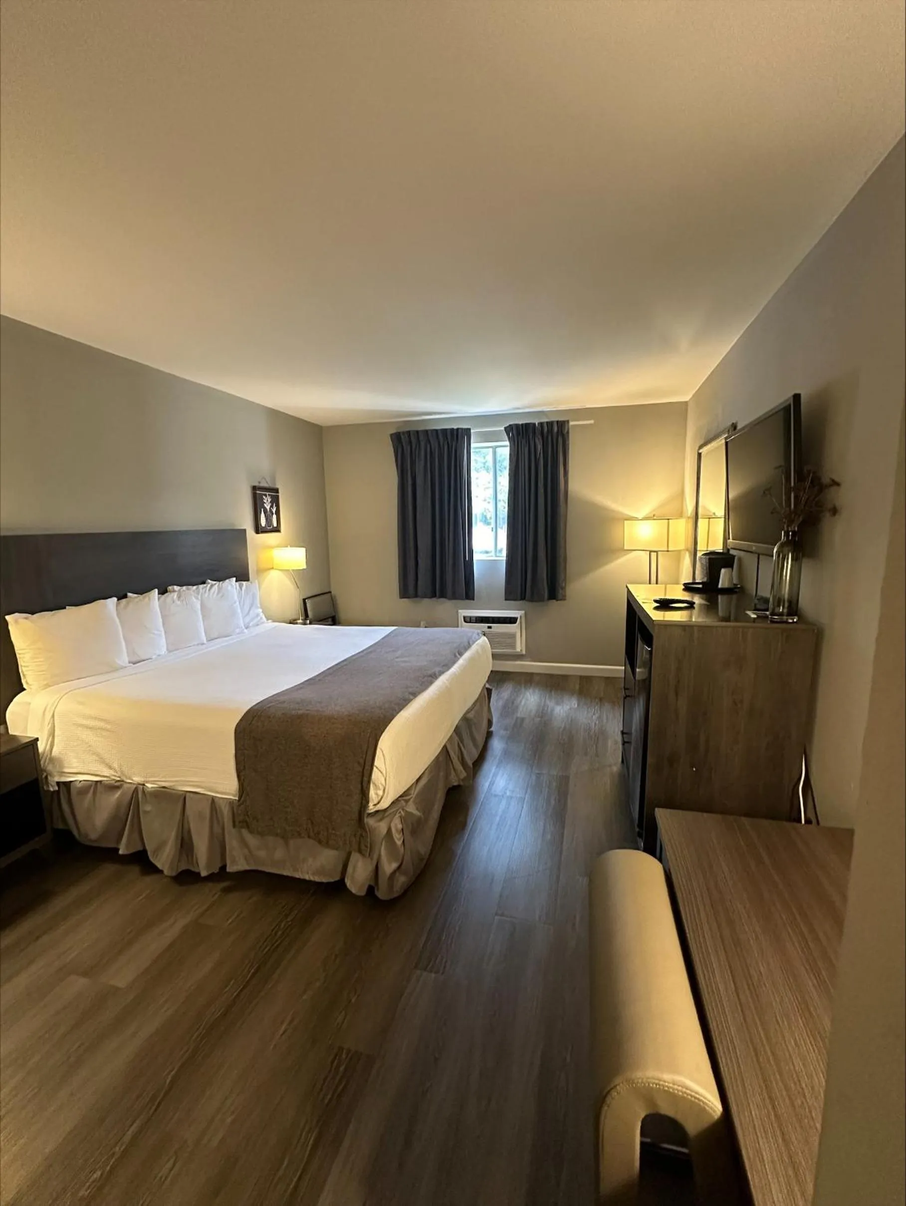 Bed in Carolina Pine Inn near Southern Pines-Pinehurst