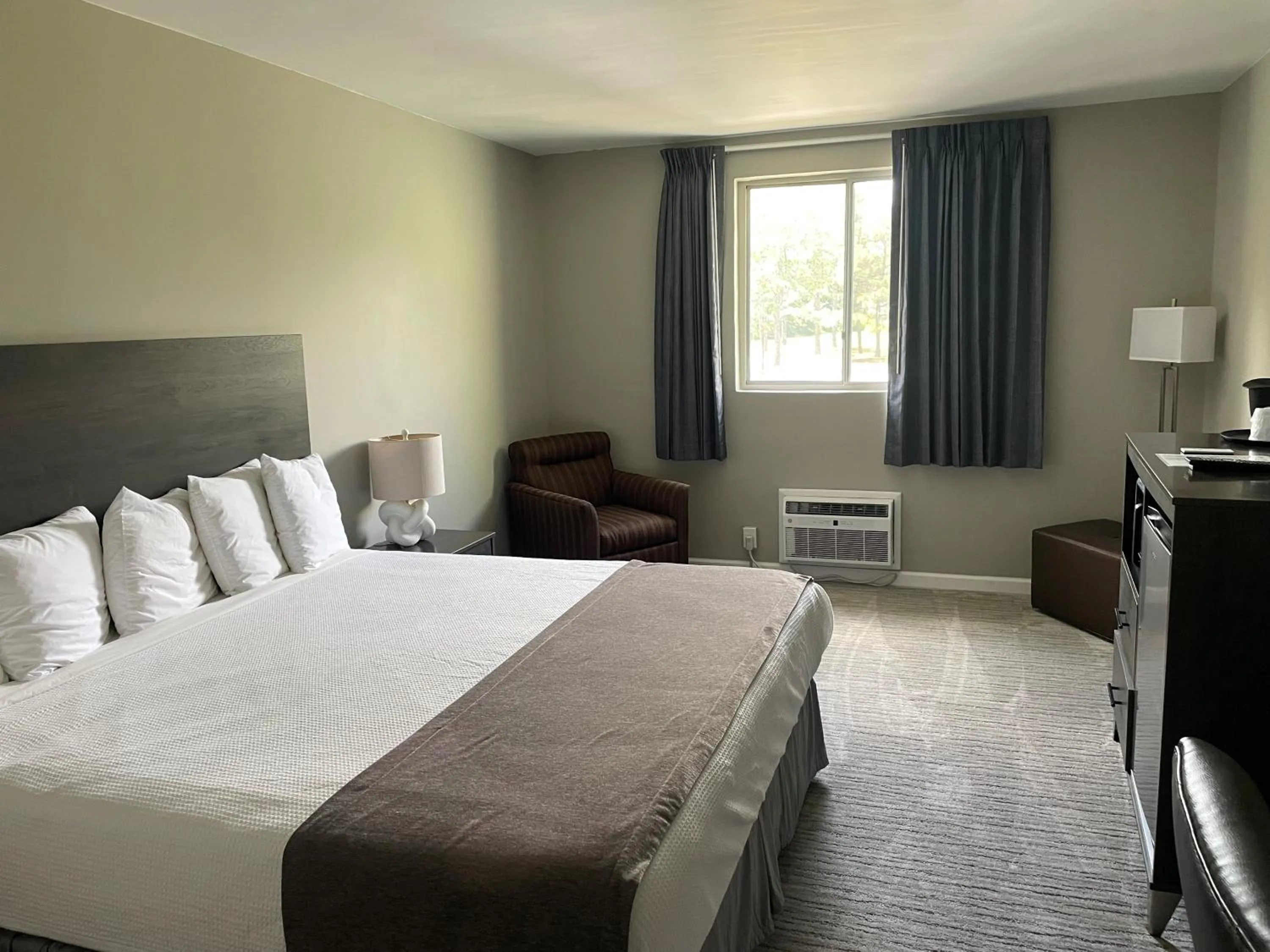 Bed in Carolina Pine Inn near Southern Pines-Pinehurst