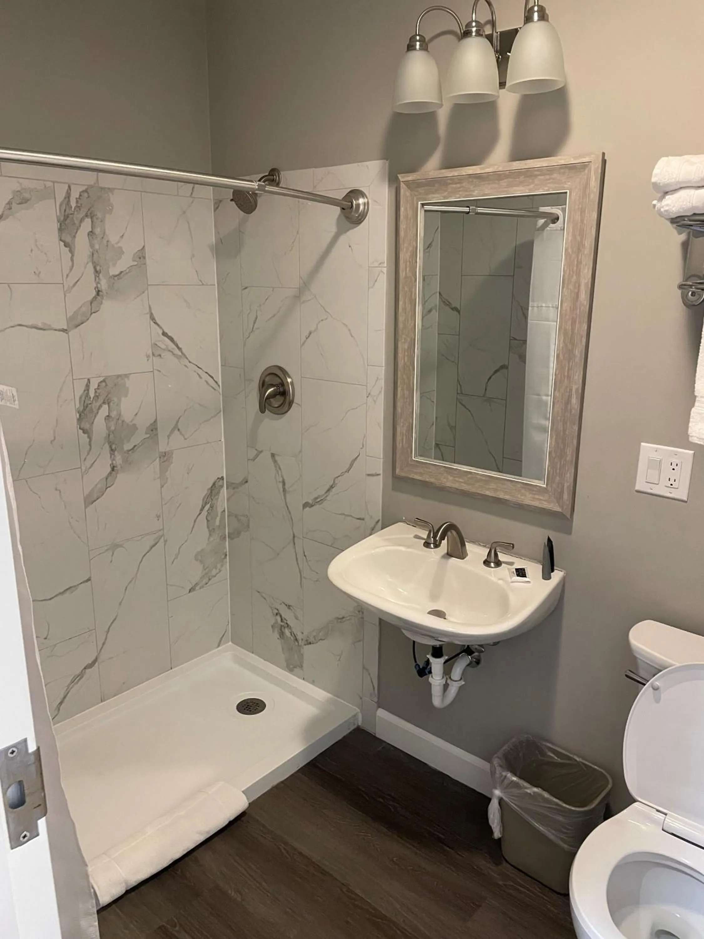 Bathroom in Carolina Pine Inn near Southern Pines-Pinehurst