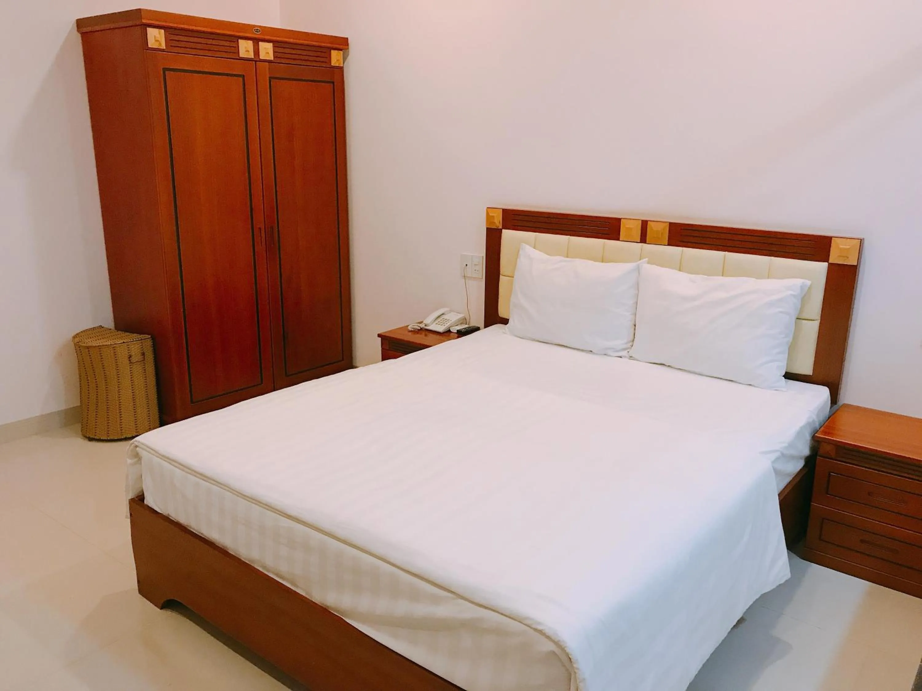 Property building, Bed in Hoang Ngoc Hotel