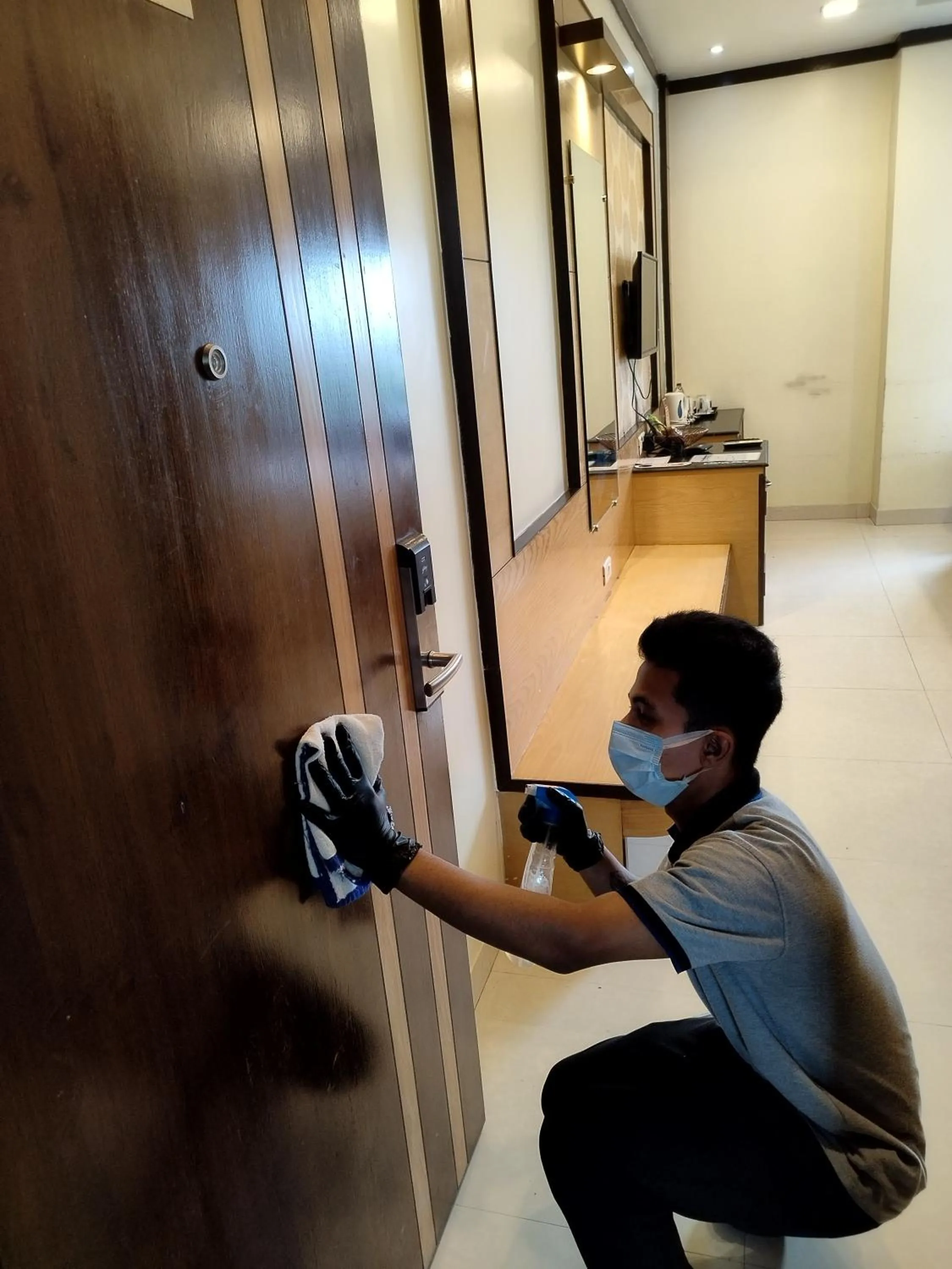 room service in Hotel Sonar Tori