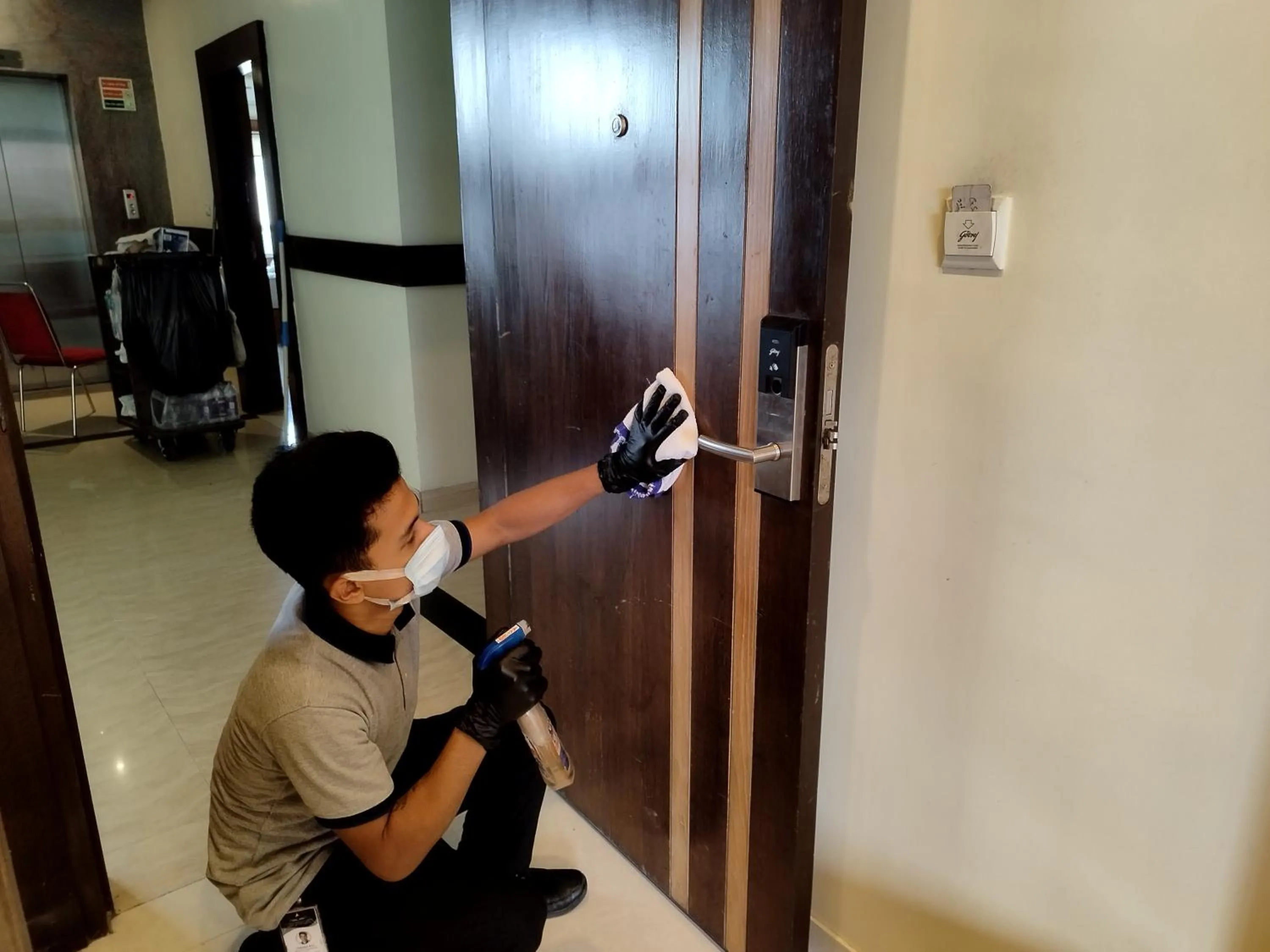 room service in Hotel Sonar Tori